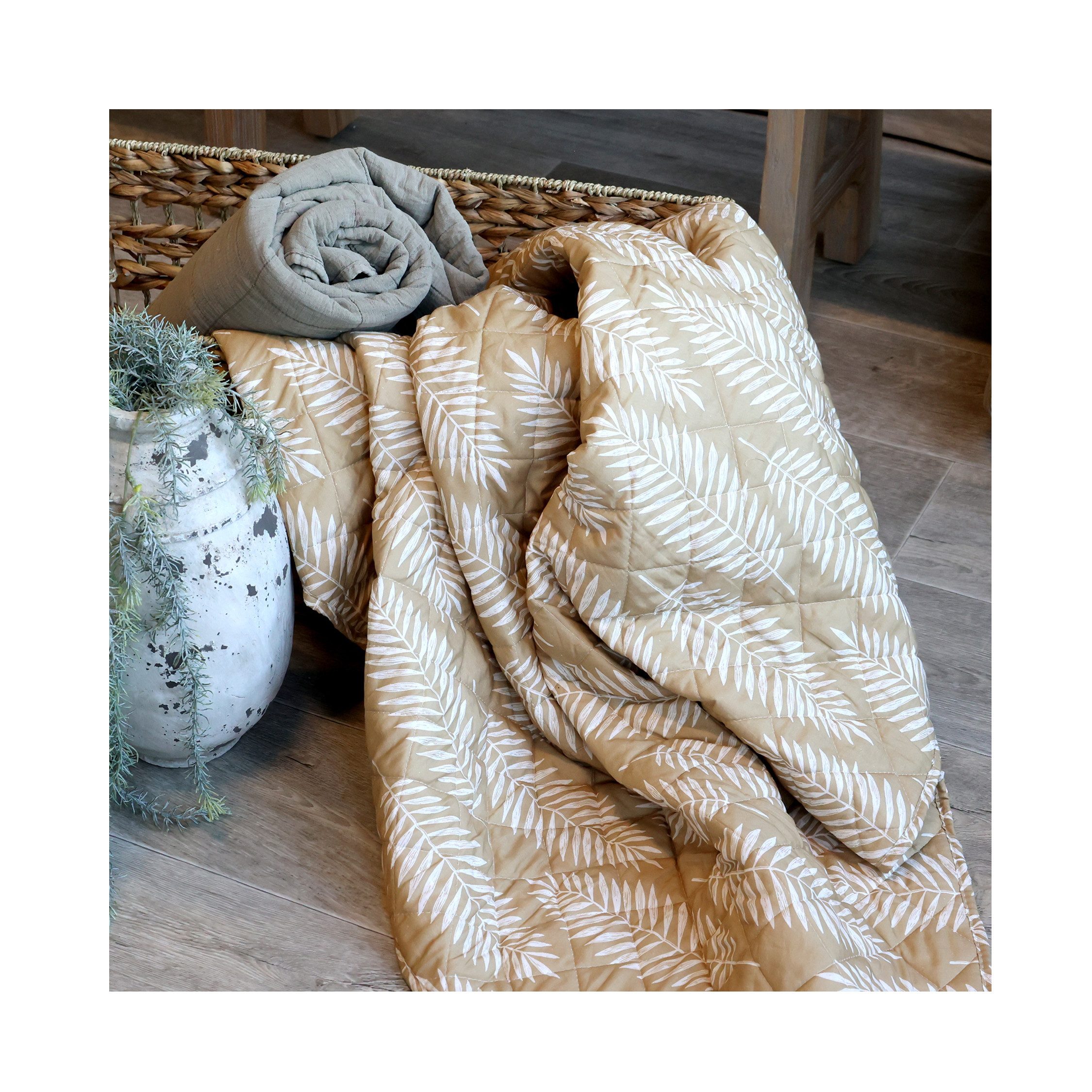 Chic Antique Tagesdecke Chic Antique Aix Quilt mit Tropischen Blattmotiv