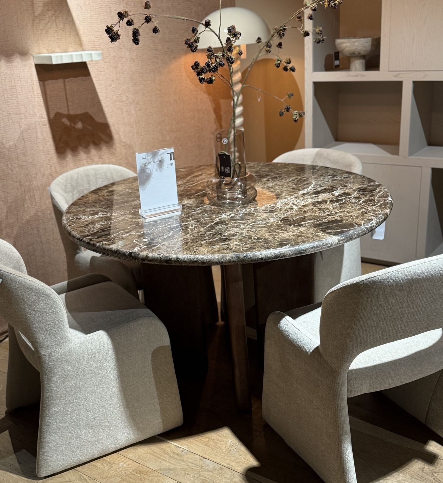 LEVEN Lifestyle Esstisch LERIDA 127 cm rund – Marmor & Mangoholz im Hotel-Chic Stil (Einzeltisch, kein Set), Luxuriöse Kombination aus Marmor und Mangoholz