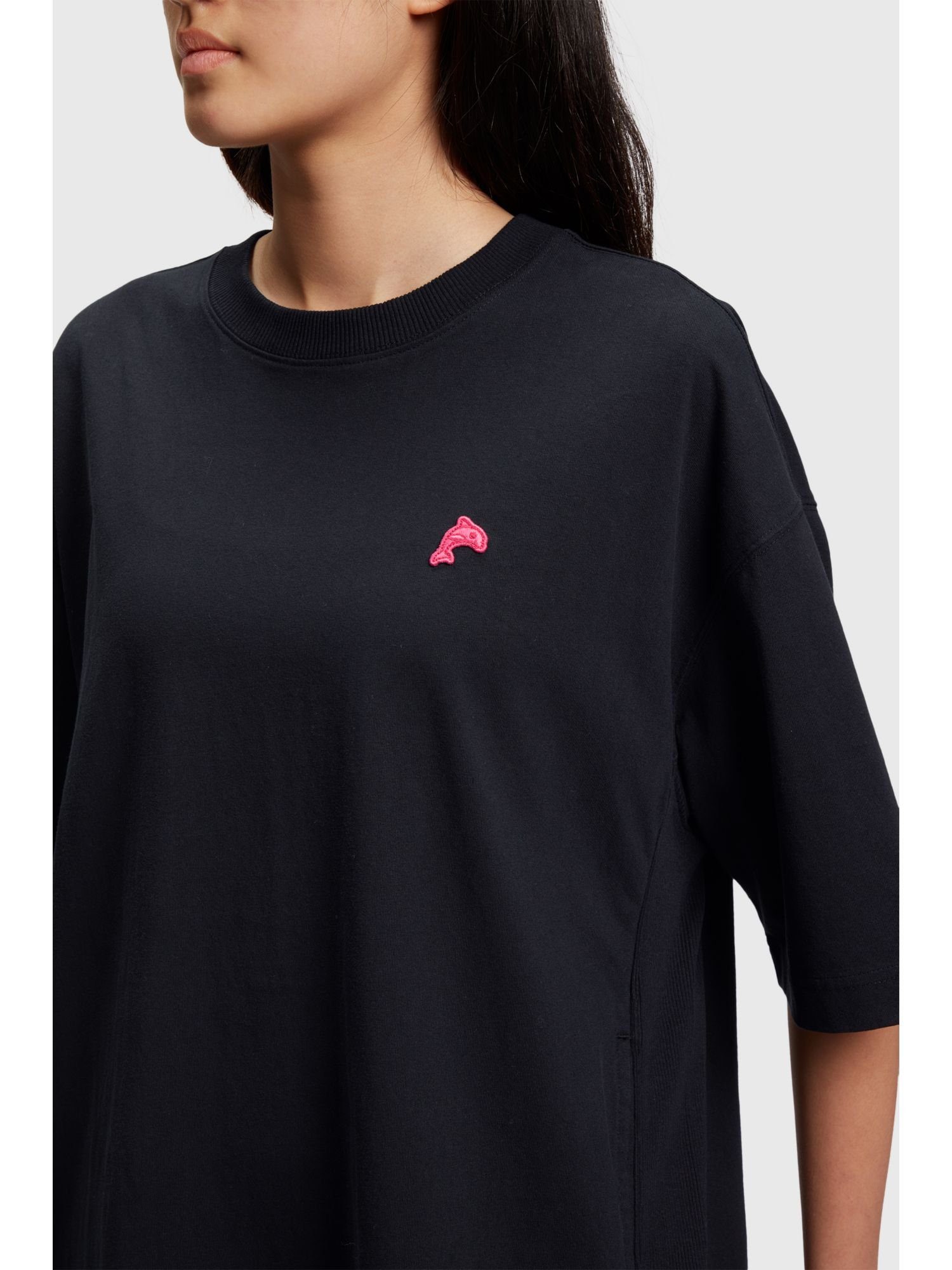 Esprit Minikleid T-Shirt-Kleid mit BLACK Delfin-Patch