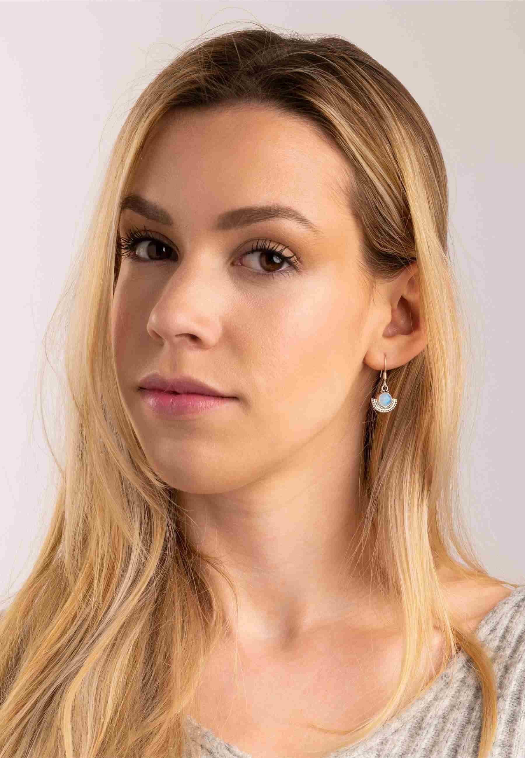 mantraroma Paar Ohrhänger KANDOR aus 925 Silber mit Regenbogen Mondstein (Paar, Paar Ohrringe mit Schmuckbeutel), 925 Sterling Silber Ohrringe für Damen
