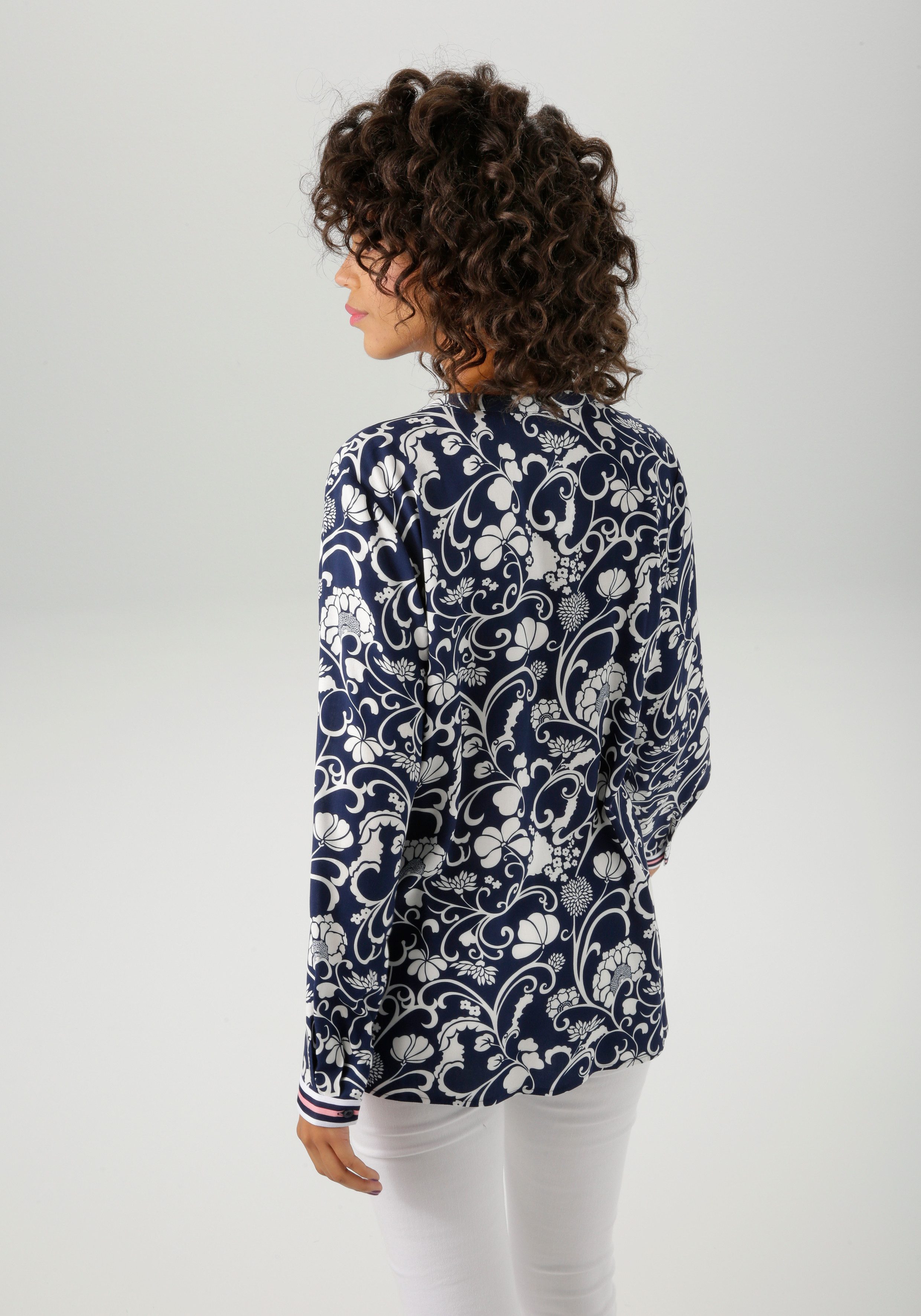 Aniston CASUAL Schlupfbluse mit fantasievollem, grafischen Blumendruck günstig online kaufen