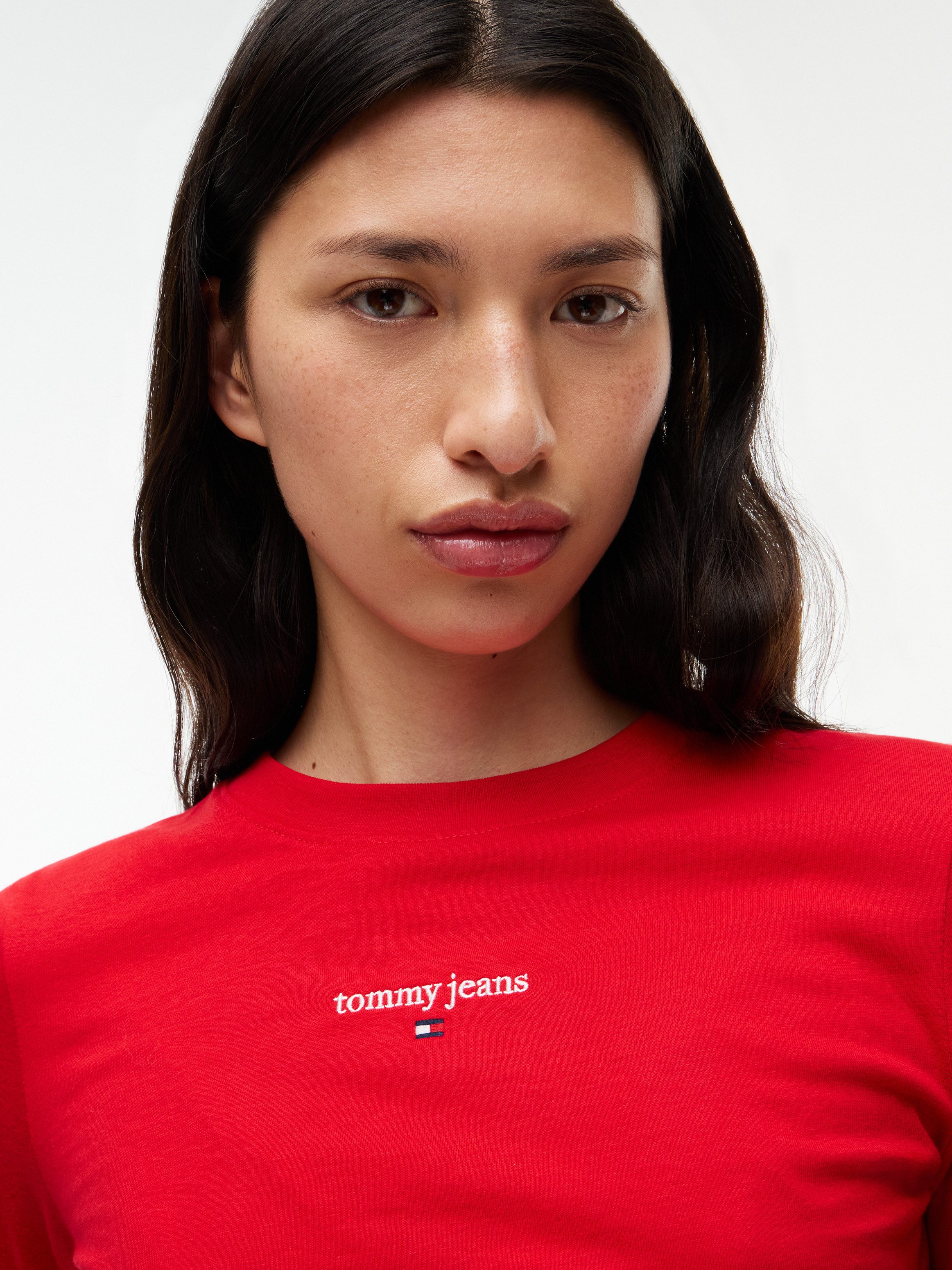 Tommy Jeans Langarmshirt TJW SLIM CLASSIC LOGO LS TEE Baumwollmischung, slim fit
