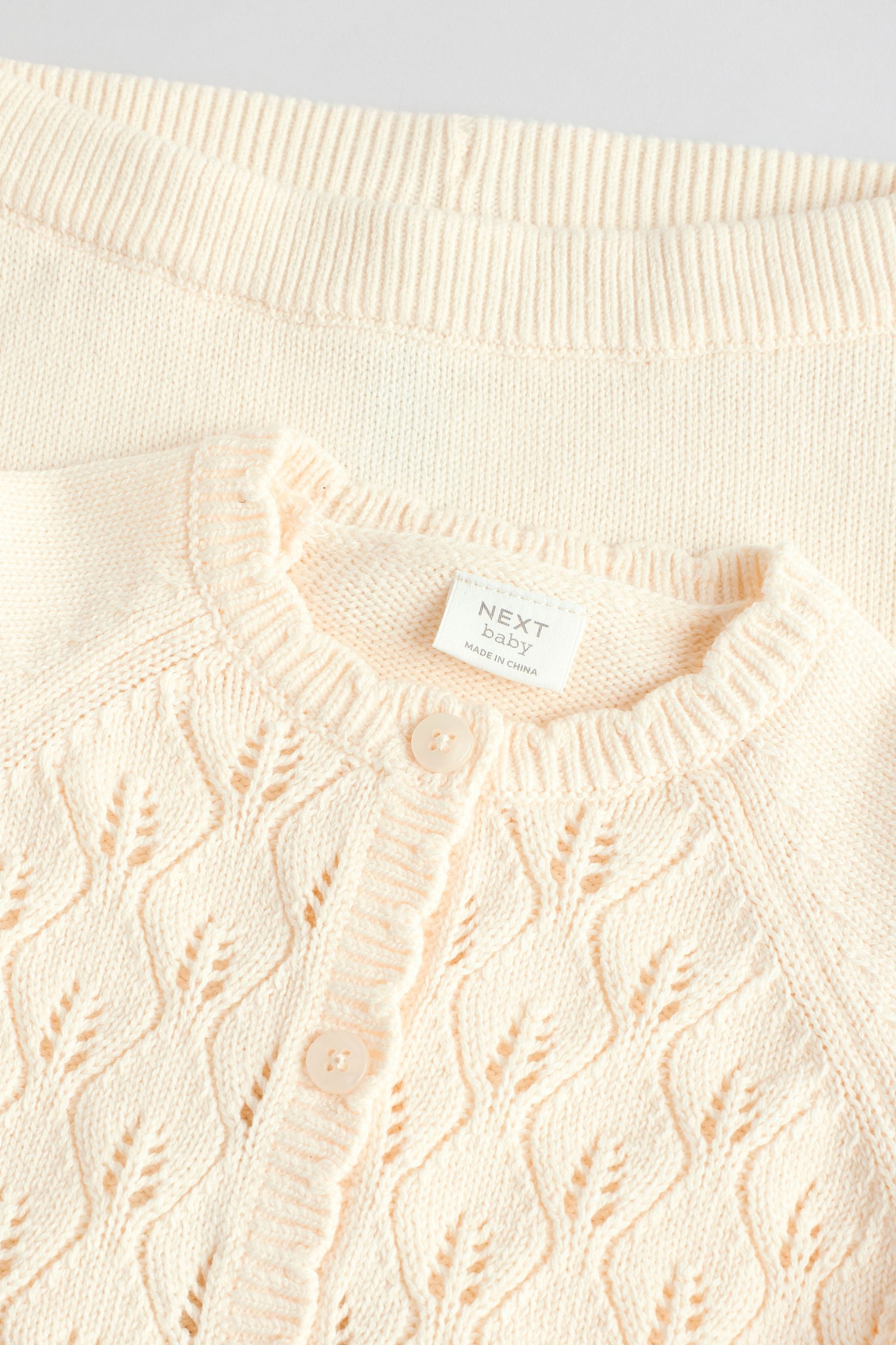 Next Strickjacke Baby Strickjacke mit Rüschen und Schleife im Set (2-tlg)