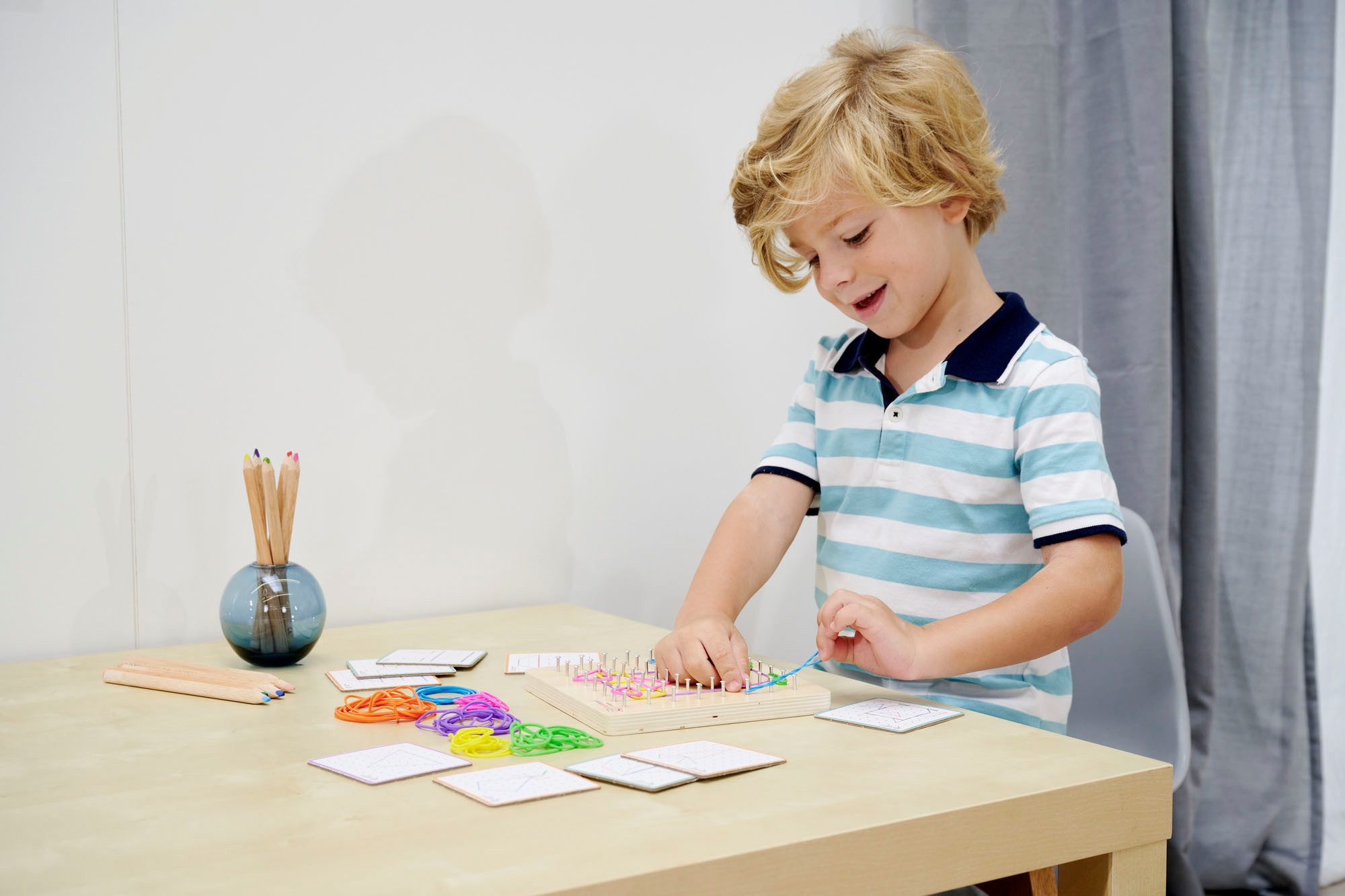 Eichhorn Lernspielzeug Montessori Geometriebrett – Bild 4 von 5