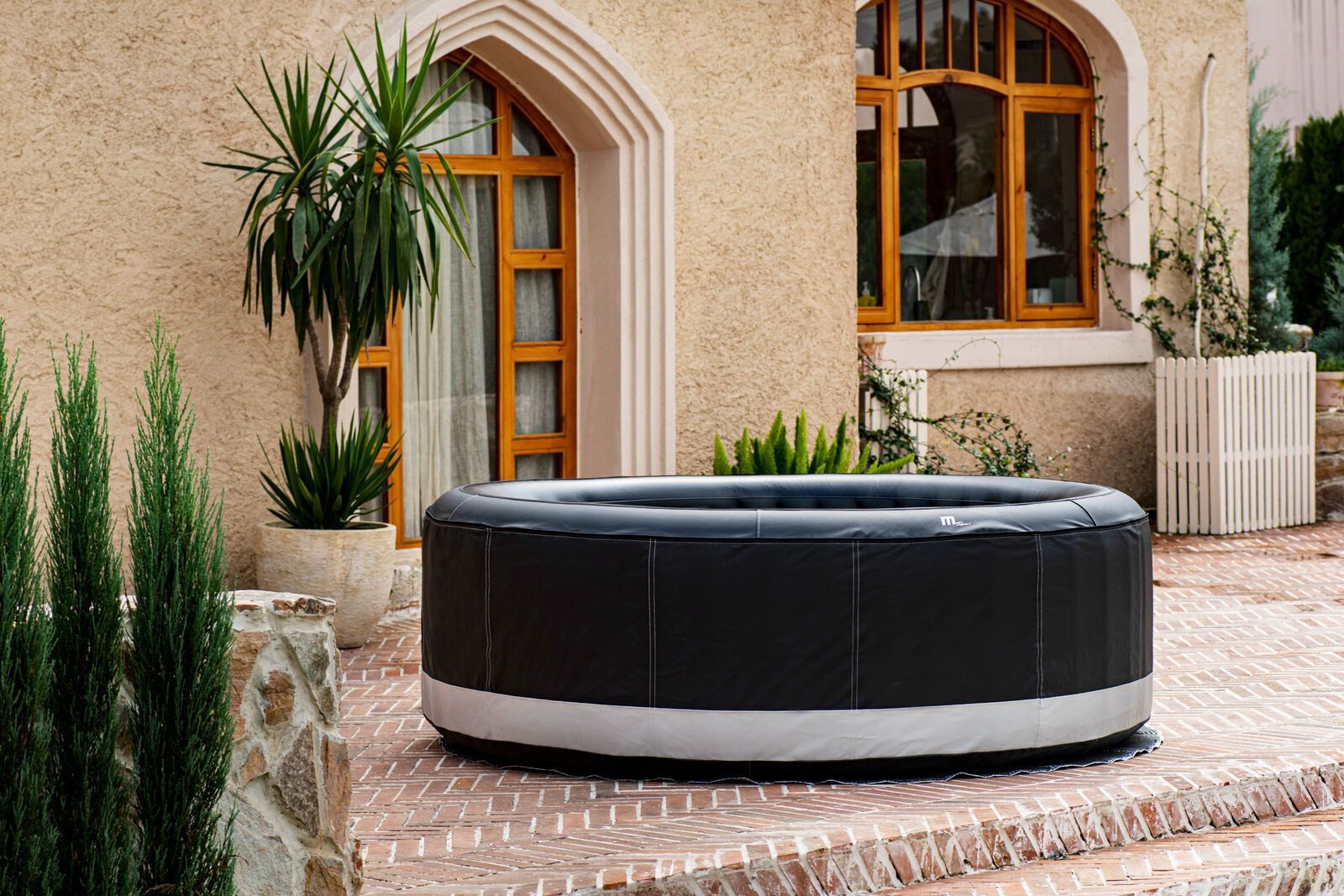 mSpa Whirlpool Premium CAMARO XL 2026- Ø 204 cm - ganzjährig Outdoor Pool - P-CA063, Selbstaufblasend, inkl. UVC+ Selbstreinigungsfunktion, 138 Luftdüsen, Schnellheizsystem