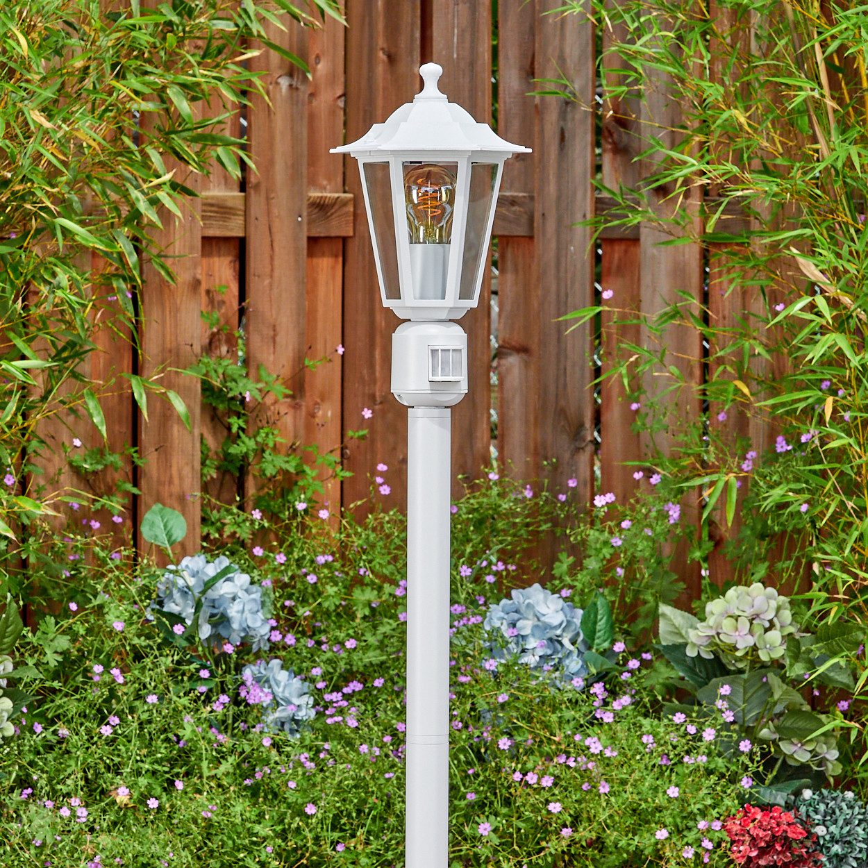 hofstein Pollerleuchte Wegeleuchte m. Bewegungsmelder aus Metall/Glas in Weiß/Klar, ohne Leuchtmittel, antike Außenleuchte, Gartenlampe, Gartenbeleuchtung IP44, 1 x E27