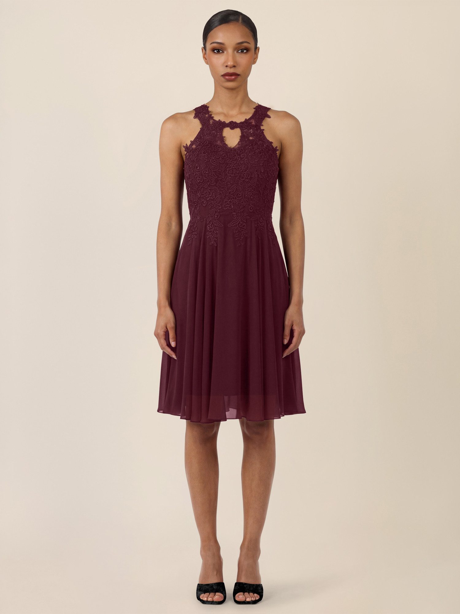 Apart Cocktailkleid mit floraler Spitzenpracht