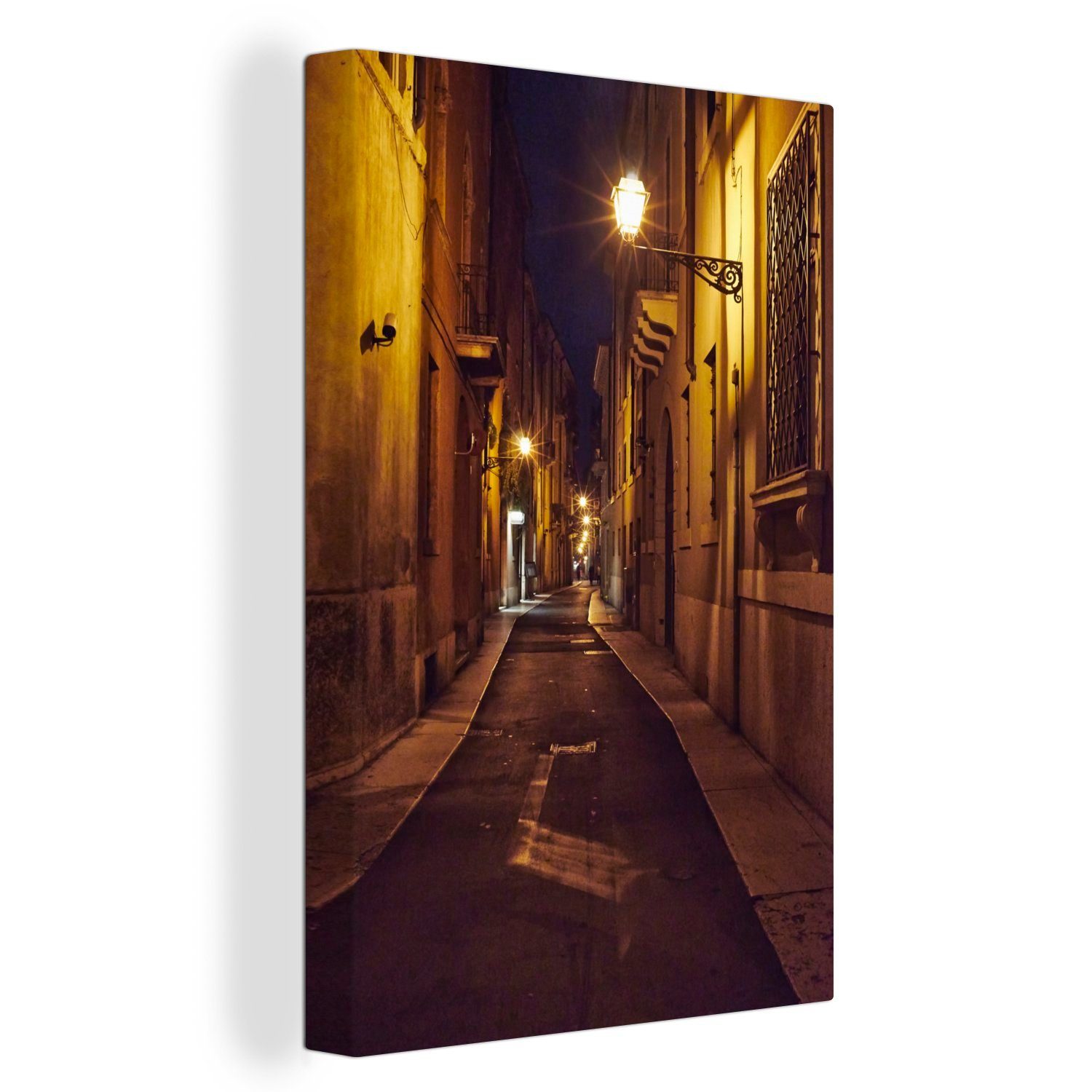 OneMillionCanvasses® Leinwandbild Enge Straße in Verona, Italien, in der Abenddämmerung, (1 St), Leinwandbild fertig bespannt inkl. Zackenaufhänger, Gemälde, 20x30 cm