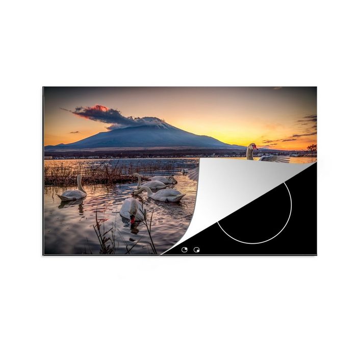 MuchoWow Herdblende-/Abdeckplatte Schwäne schwimmen in einem See in der Nähe des Mount Fuji in Japan Vinyl (1 tlg) induktionskochfeld Schutz für die küche Ceranfeldabdeckung