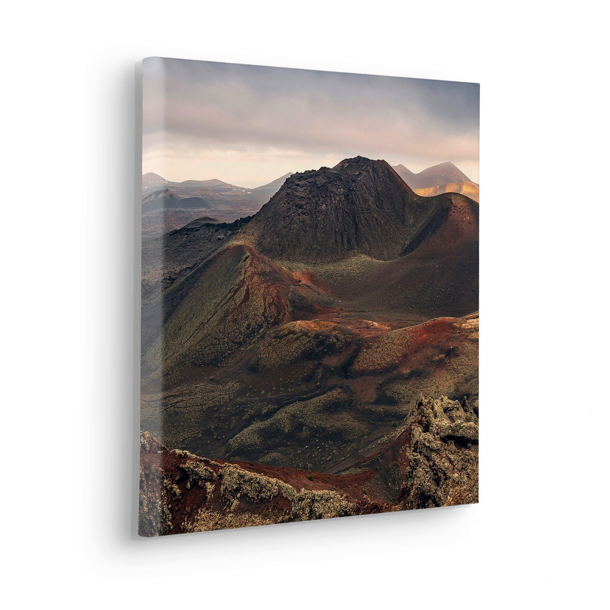 Komar Leinwandbild Vulkanland - Größe 40 x 40 cm, Baum, Berge, Blumen, Blätter, Foto, Jahreszeiten, Landschaft, Meer, Natur, Palmen, Strand (Packung, 1 St), Keilrahmenbild mi Echtholzrahmen