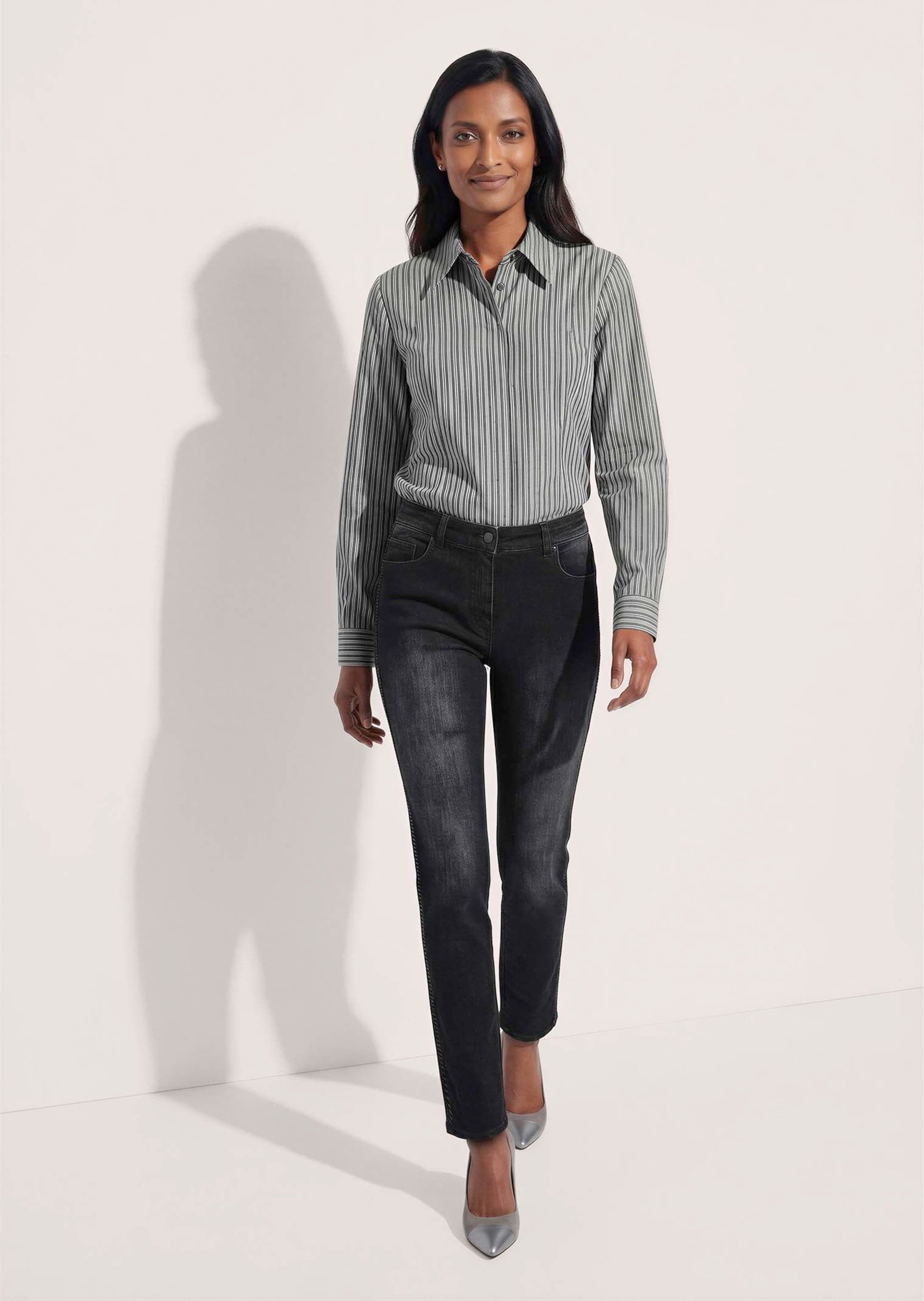 MADELEINE Gerade Jeans Slim-Jeans mit Strassdekor Modische Wascheffekte, 5-Pocket-Style & schmale Beinführung
