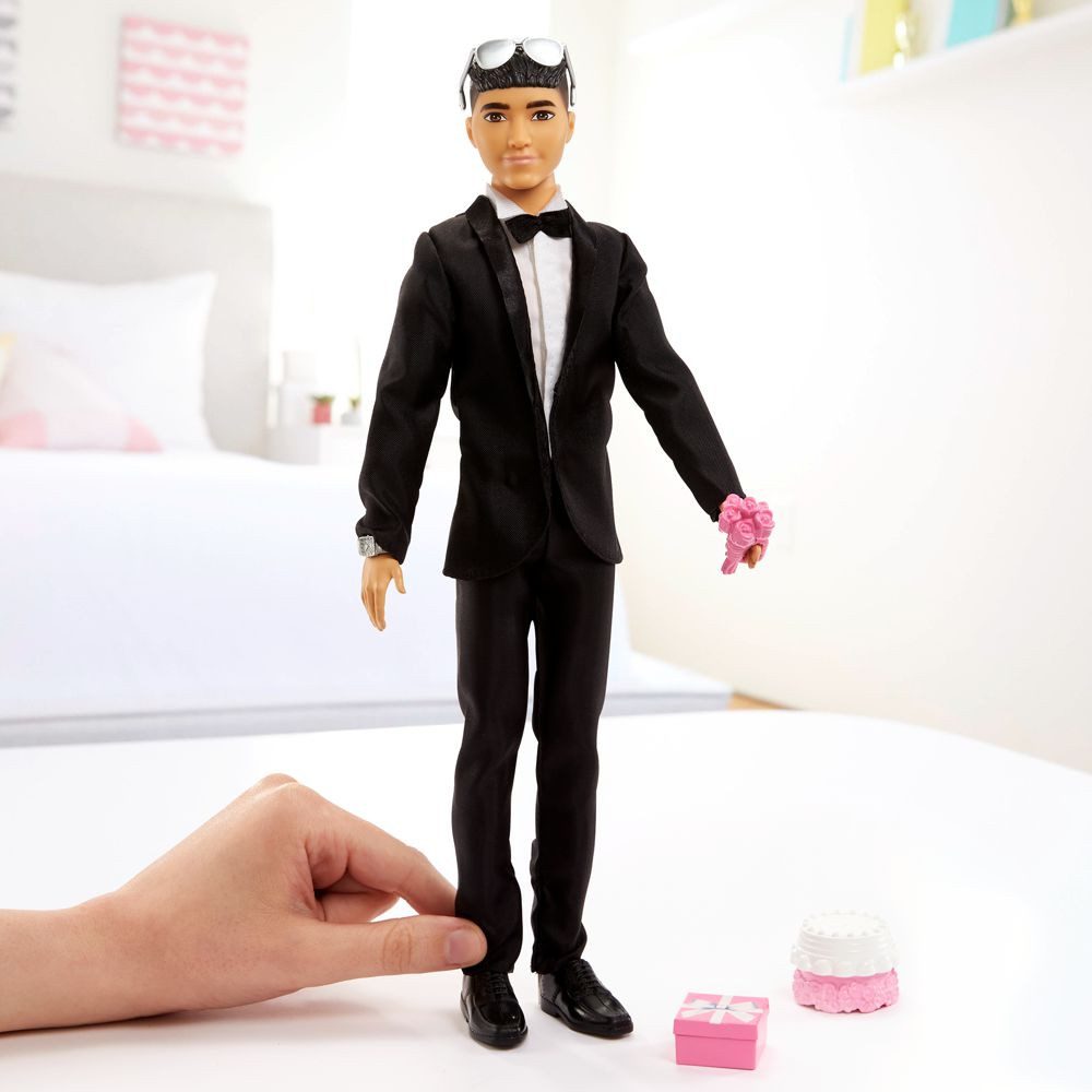 Barbie Puppenkleidung Bräutigam Mattel GWF11 Barbie Garderoben Set Ken Puppen-Kleidung
