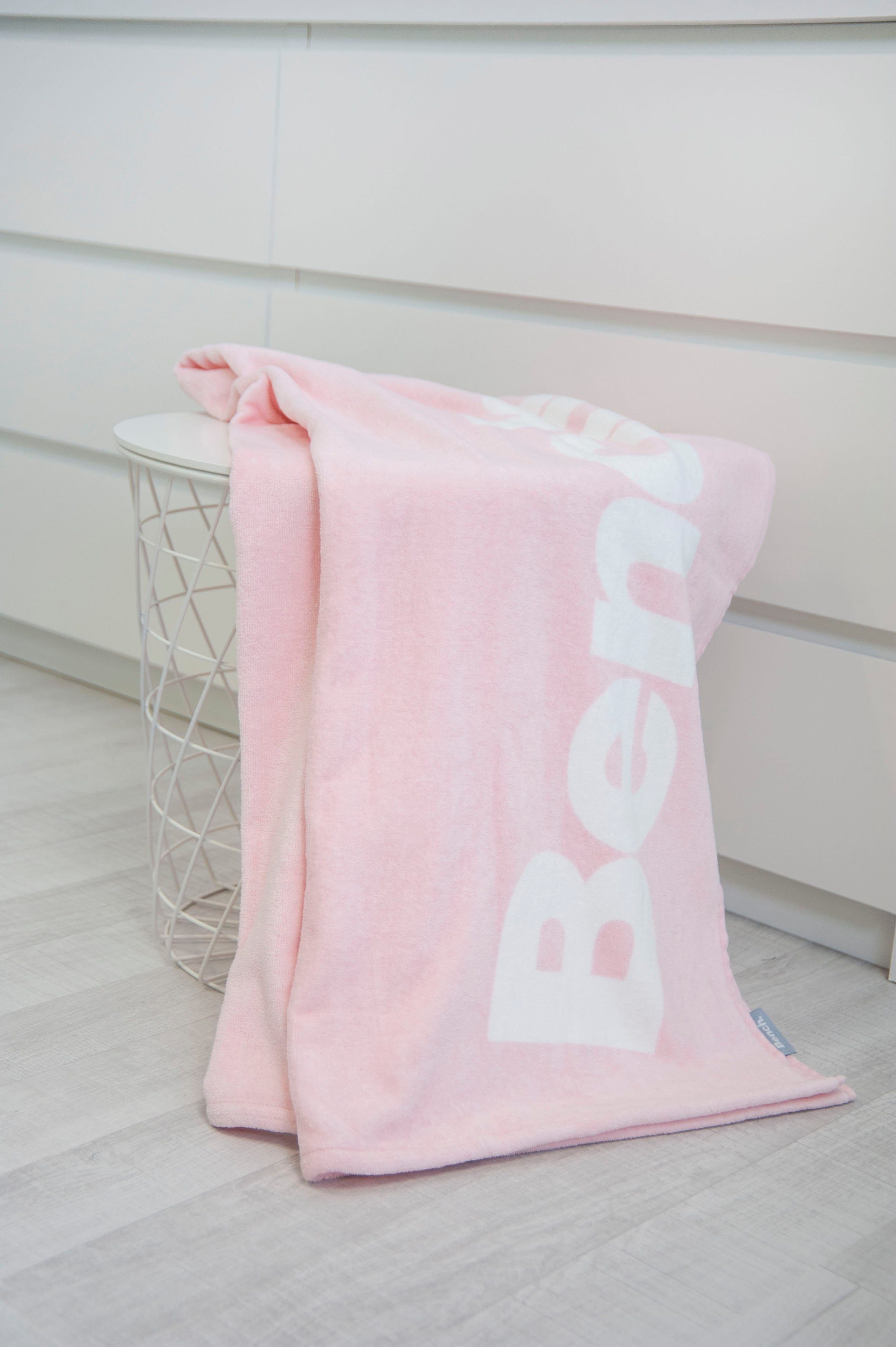 "Bench" Schriftzug rosa Bench. mit (1-St), Bench, Strandtuch Velours dekorativem