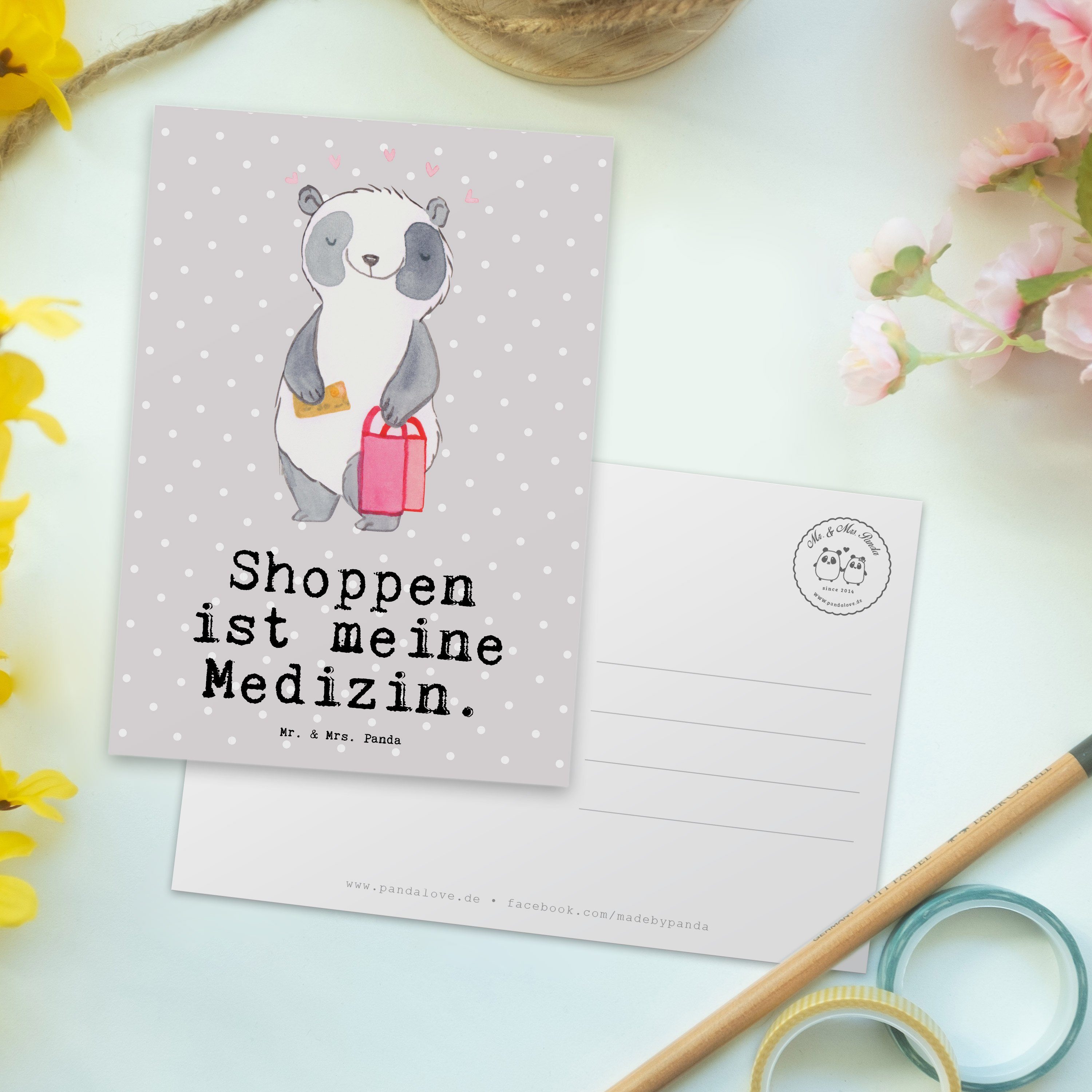 Mr. & Mrs. Panda Postkarte Panda Shopping Medizin - Grau Pastell - Geschenk, Dankeskarte, Ansich