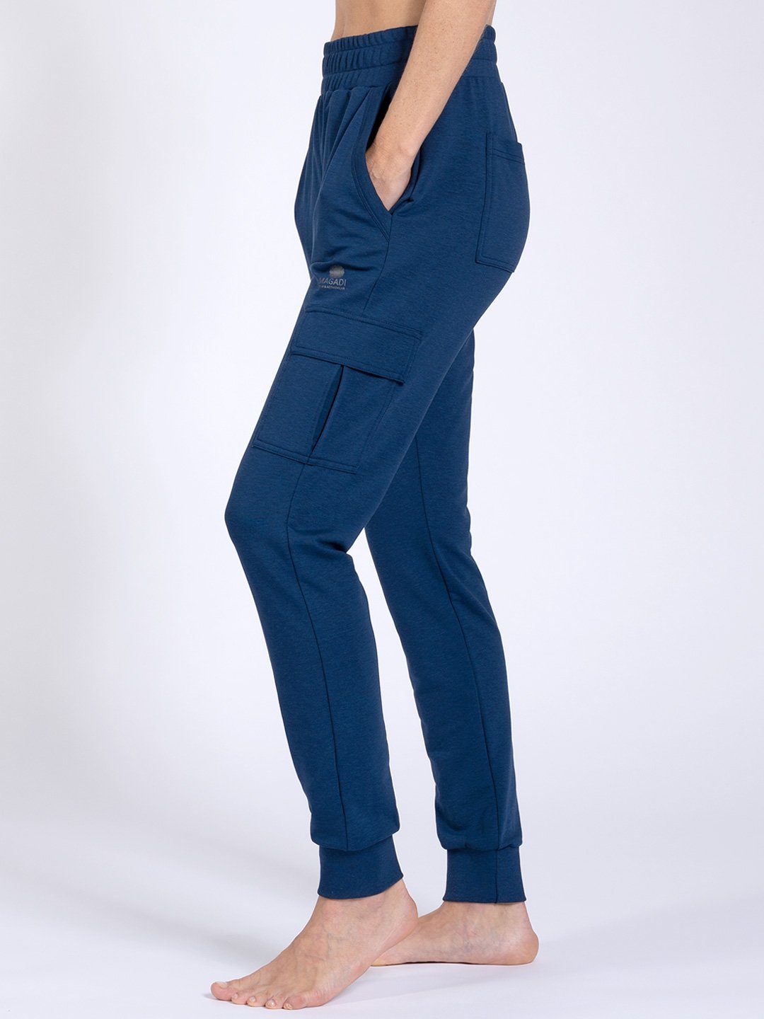 Magadi Yogahose Lucy aus hautsympathischem Naturmaterial mit Cargotaschen
