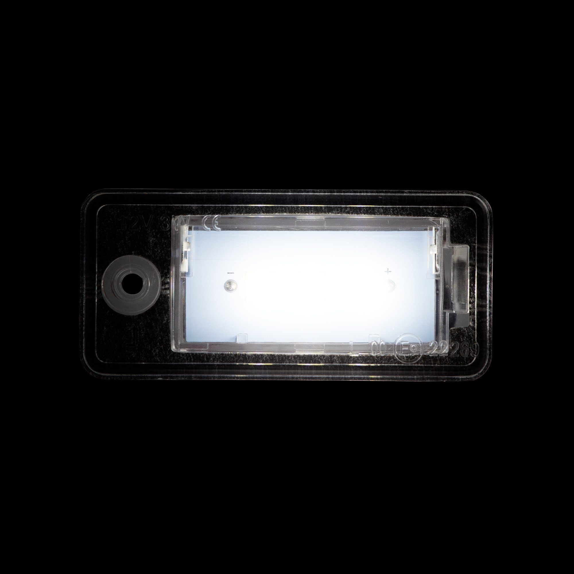 LLCTOOLS KFZ-Ersatzleuchte LED Kennzeichenbeleuchtung Auto, E-geprüft mit geringem Verbrauch, Plug and Play, 2 St., kaltweiß, 6000K, 18 SMD, für Audi A3 8P A4 B6 B7 A5 A6 4F Q7 SET