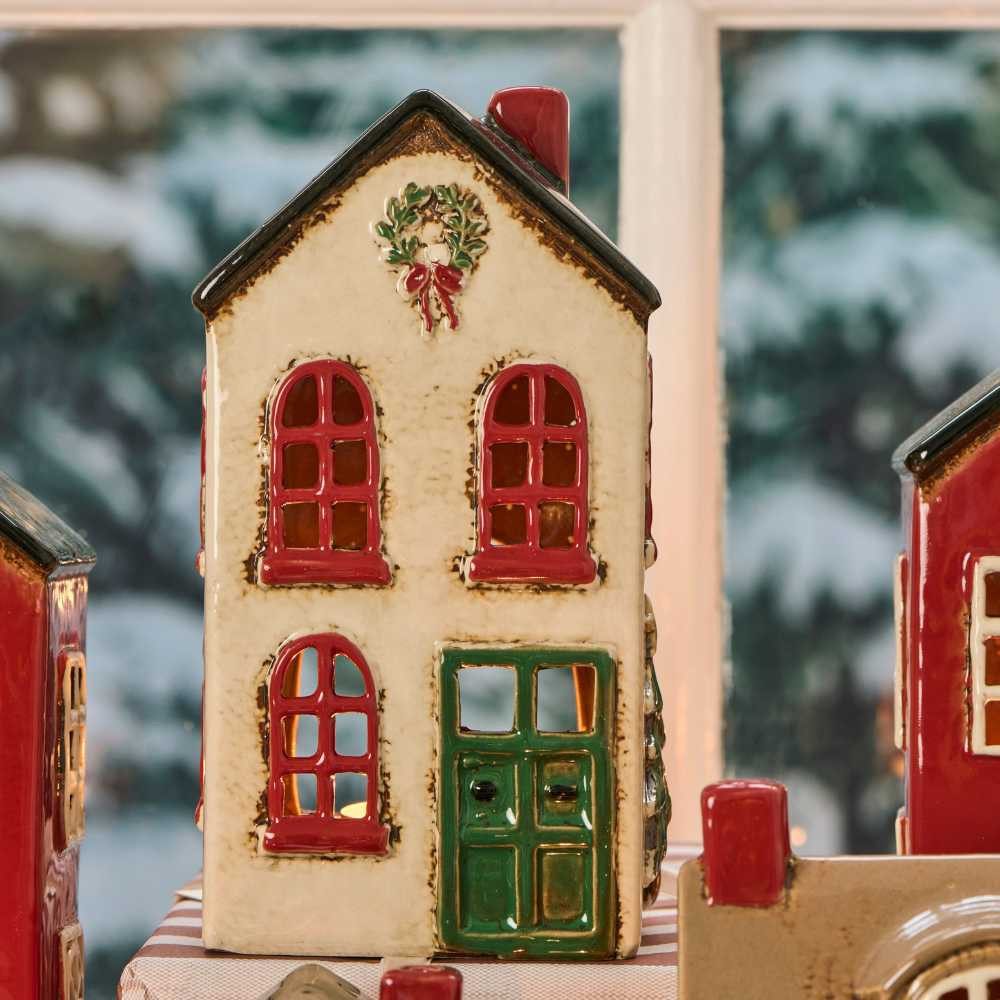 Ib Laursen Kerzenhalter IB Laursen Lichthaus STILLENAT Weiß mit Grüner Tür und Kranz 19 cm – Bild 2 von 5