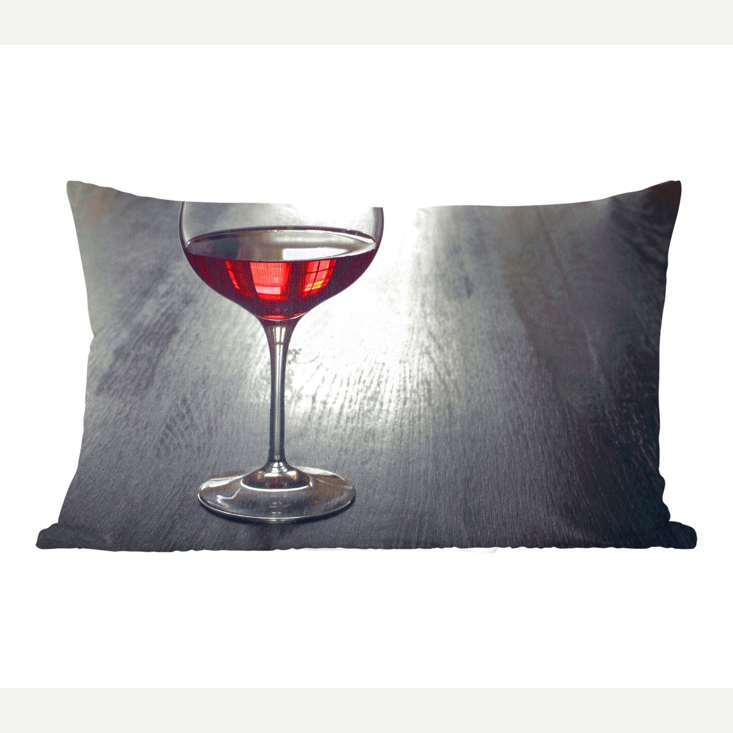 MuchoWow Dekokissen Glas Rotwein auf einem Holzteller, Wohzimmer Dekoration, Zierkissen, Dekokissen mit Füllung, Schlafzimmer