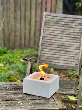 beske Outdoorkerze Betonfeuer® - Kula mit Dauerdocht Kerzenfresser Tischfeuer (20x20x11), Wachsrecycling mit besonderem Ambiente und nachhaltigem Dauerdocht