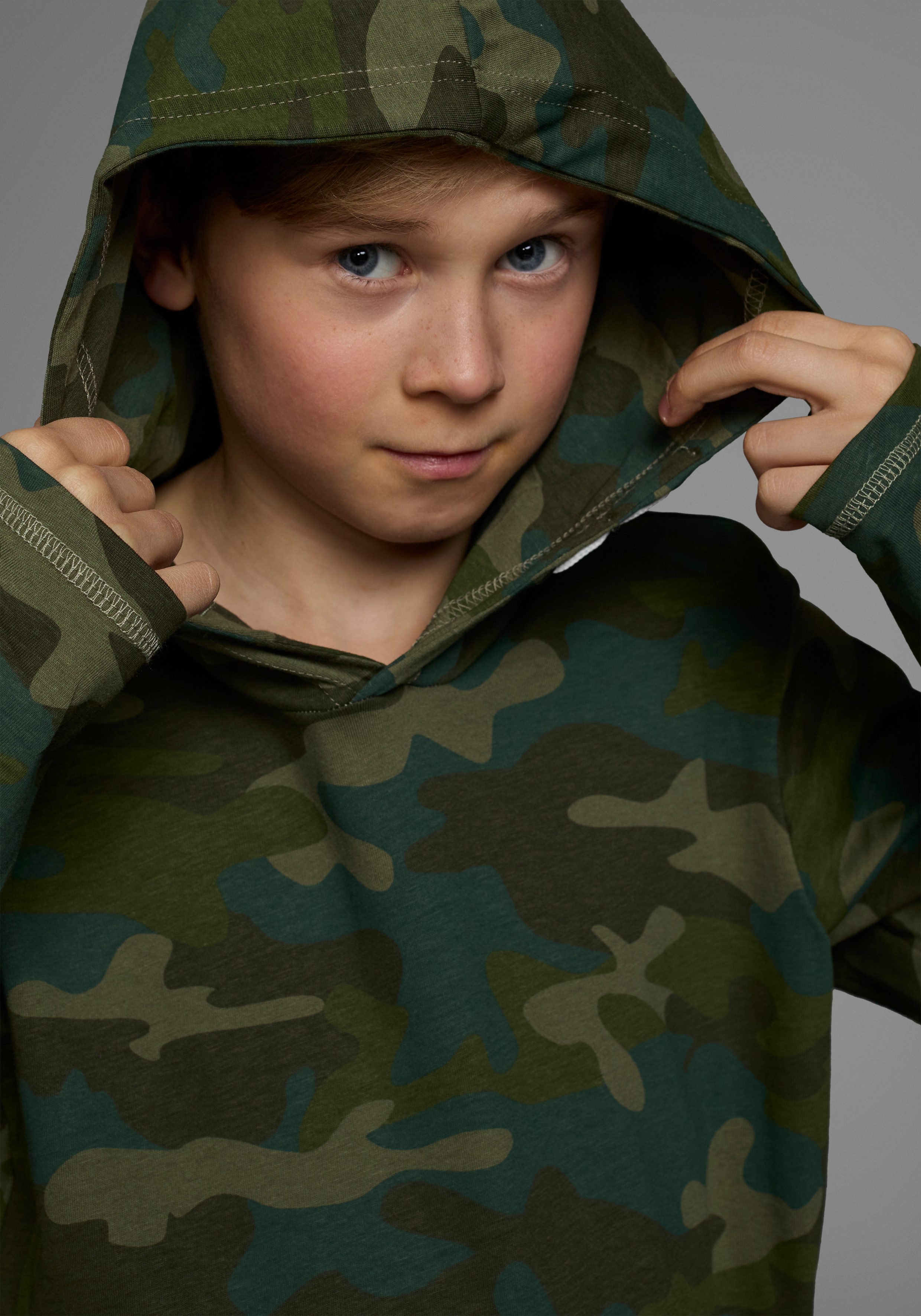 KIDSWORLD Langarmshirt Tarnfarben - Muster Langarm, Basic-Passform, Allover-Druck, mit Kapuze