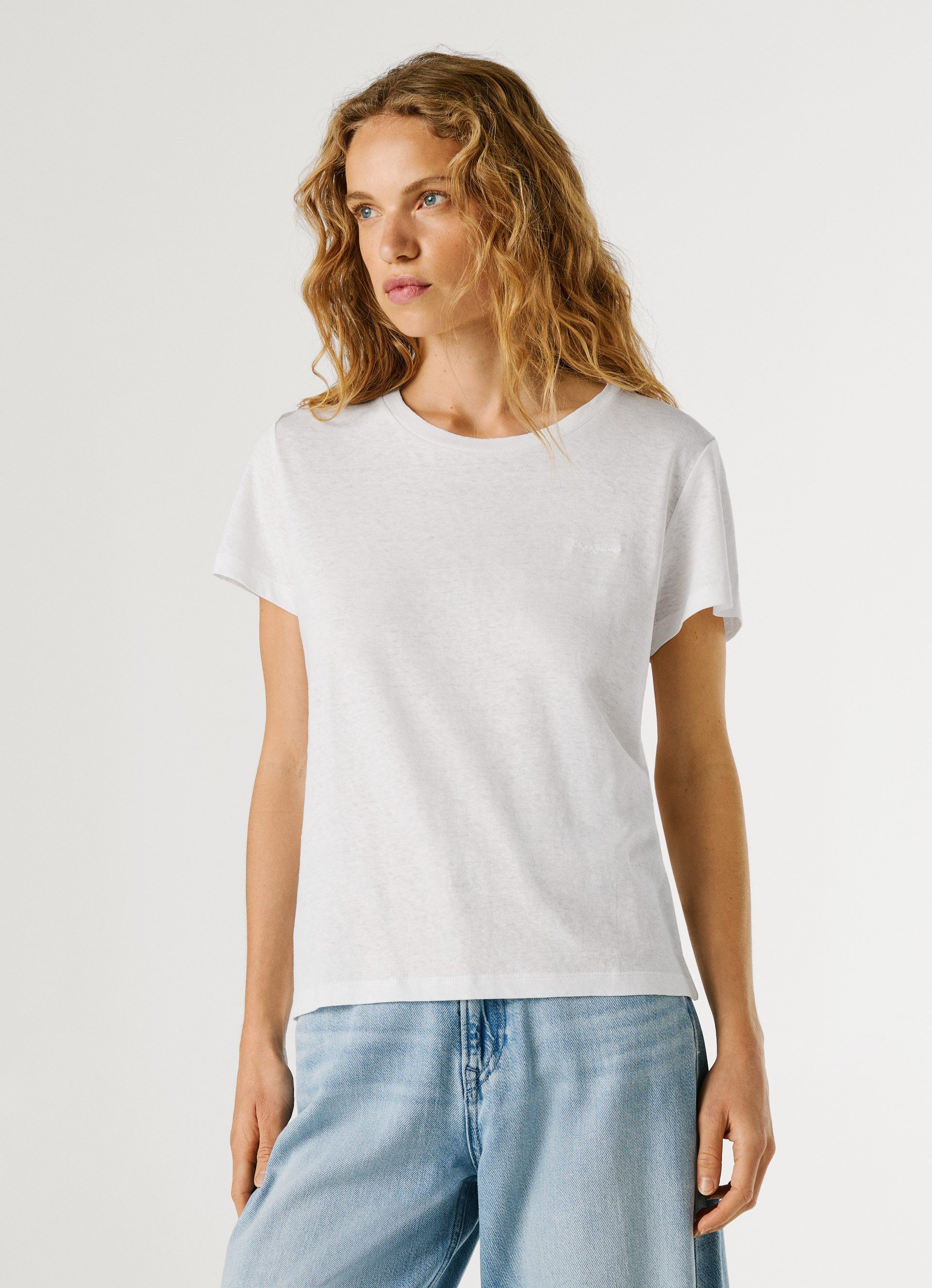 Pepe Jeans T-Shirt MEGAN mit Leinenanteil, Logostickerei auf der Brust