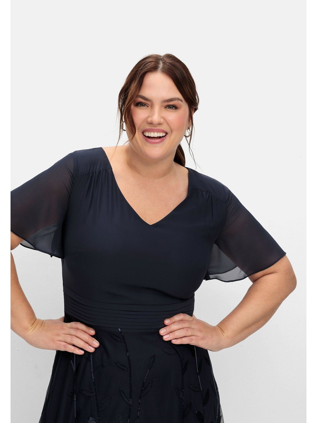 Sheego Abendkleid Große Größen mit Stickerei und Pailletten am Rock