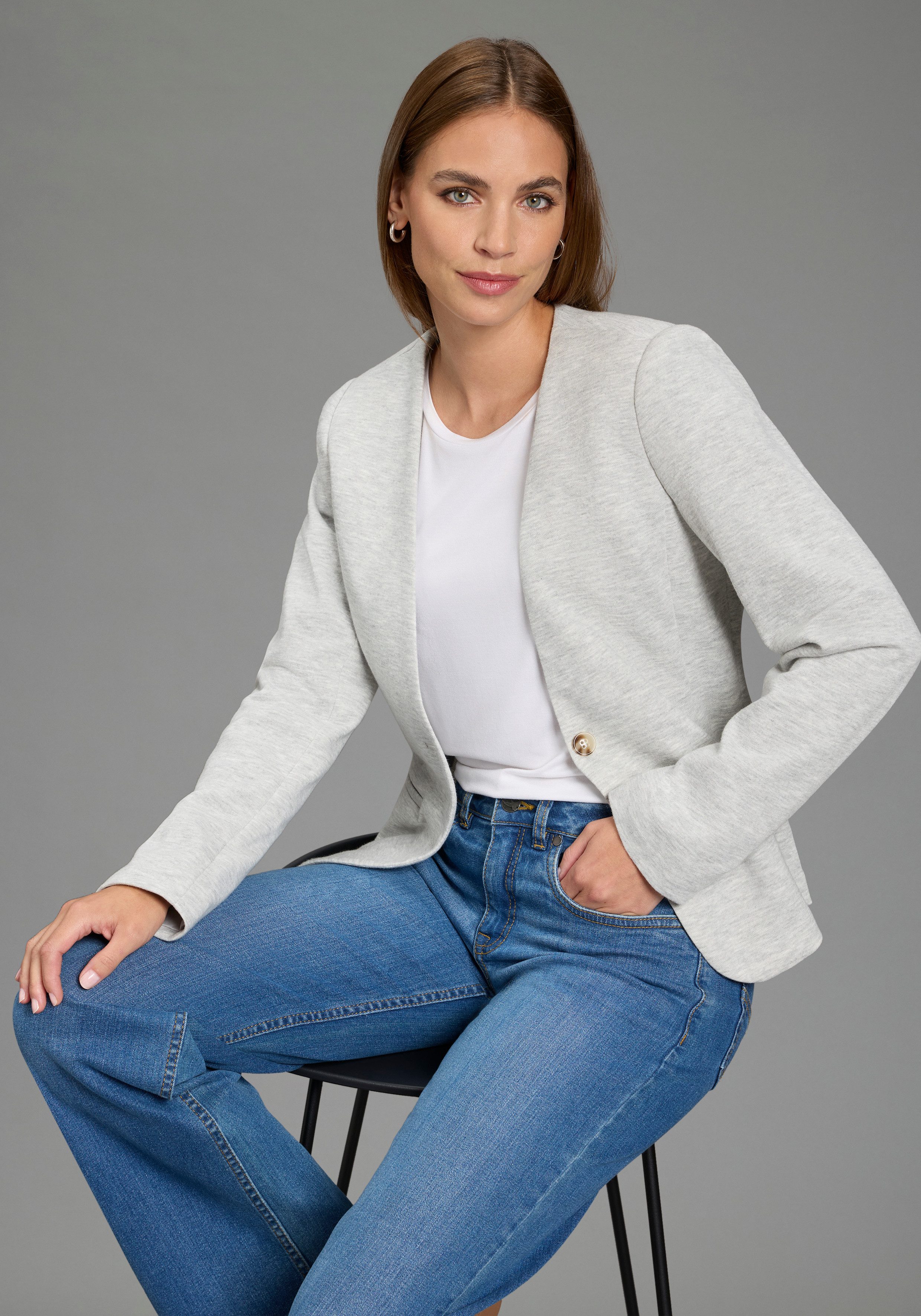 Laura Scott Kurzblazer femininer Stil, aus Polyester und Baumwolle, mit melierter Optik. € 69,99, (€ 69,99 pro 1 Stk).