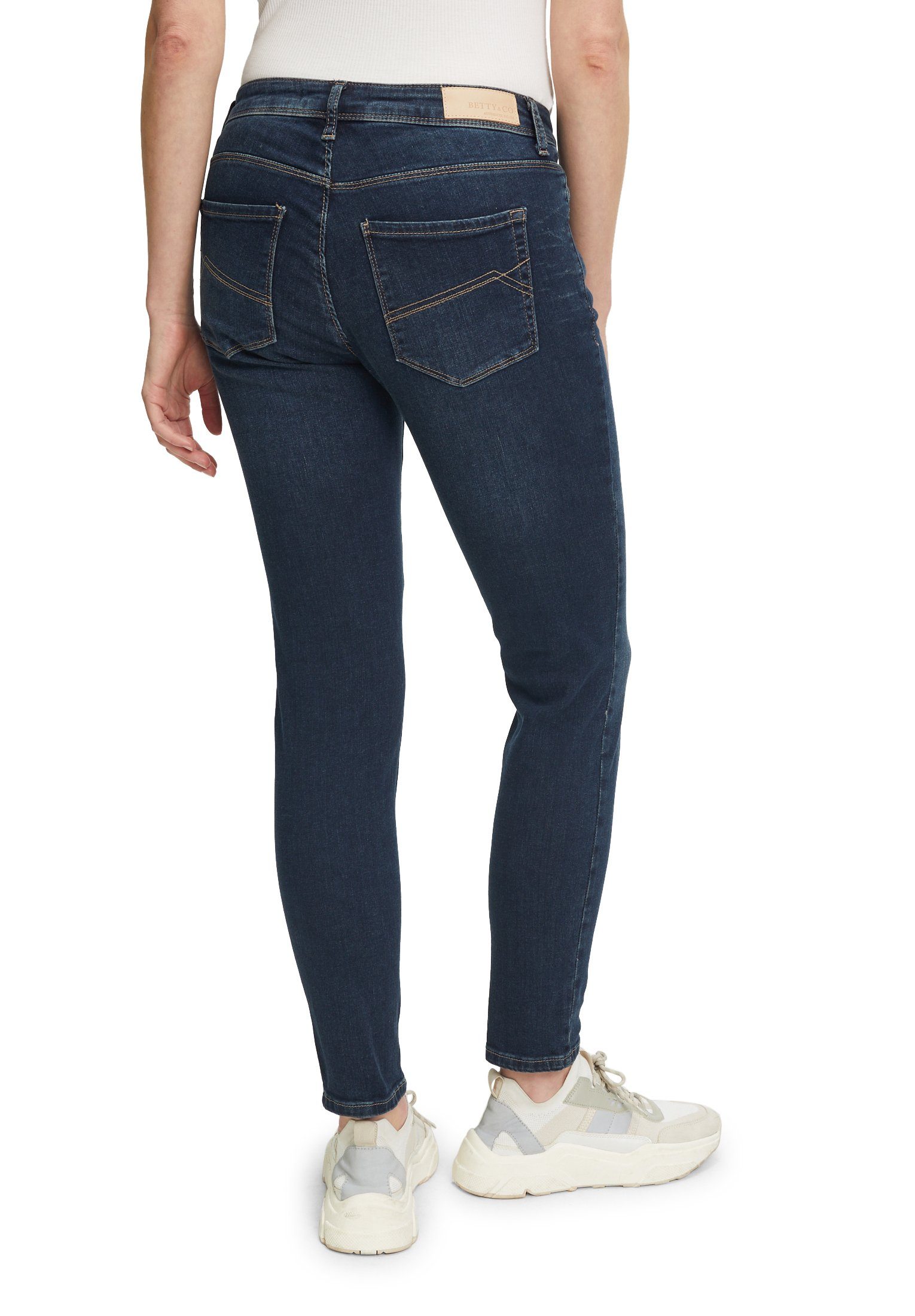 Betty&Co Regular-fit-Jeans Waschung Denim Blue Dark mit
