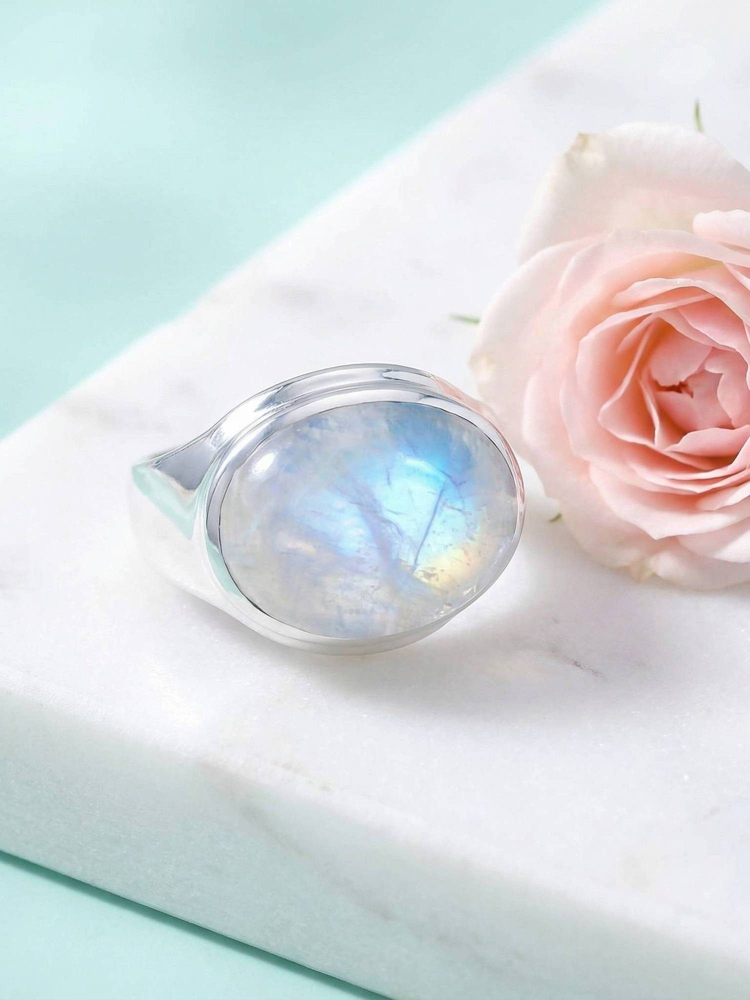 mantraroma Silberring URGAMAL aus 925 Silber mit Regenbogen Mondstein (Ring günstig online kaufen