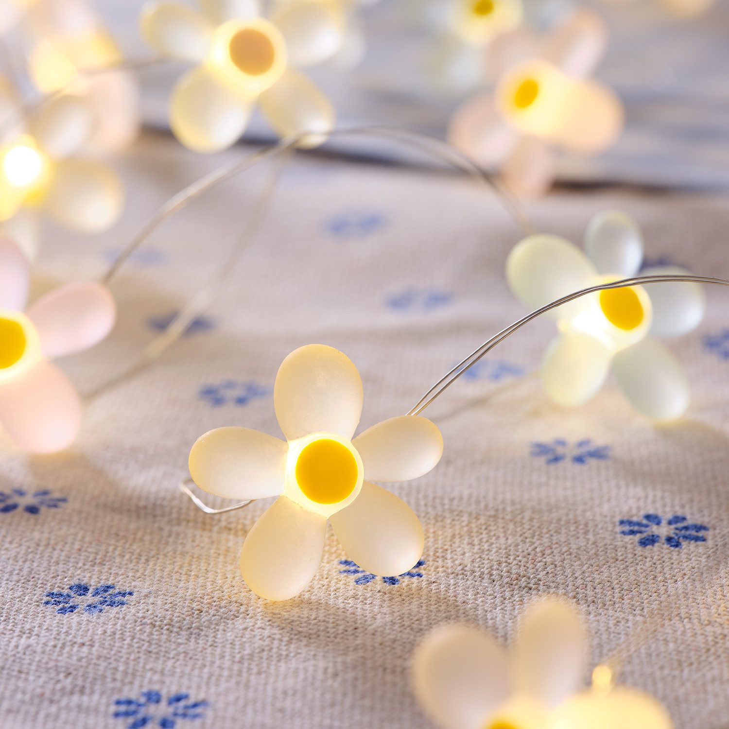 Lights4fun LED-Lichterkette 20er LED Micro Lichterkette außen Gänseblümchen
