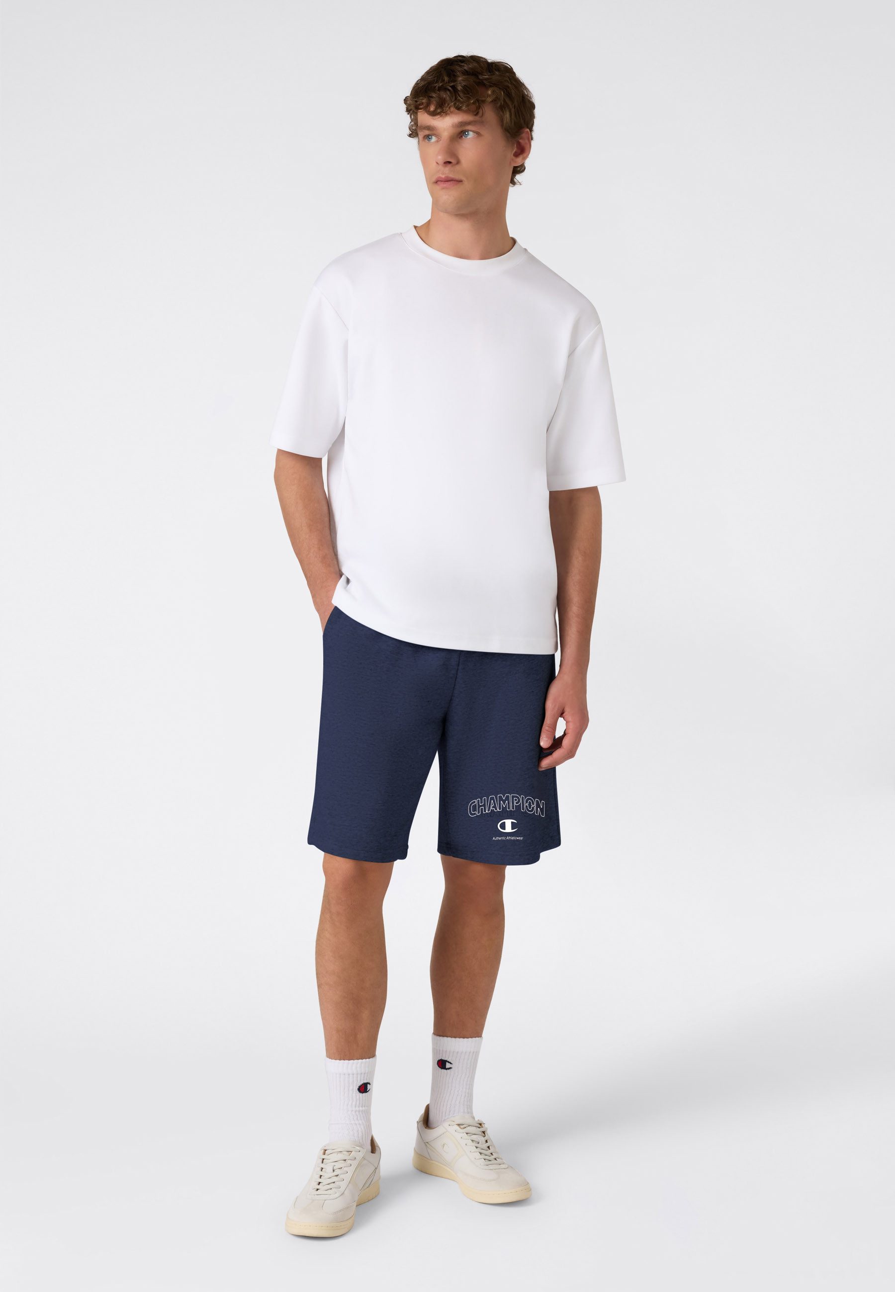 Champion Shorts Graphic Terry Shorts mit Kordelverschluss, aus Baumwolle und Polyester, bequeme Passform – Bild 4 von 5