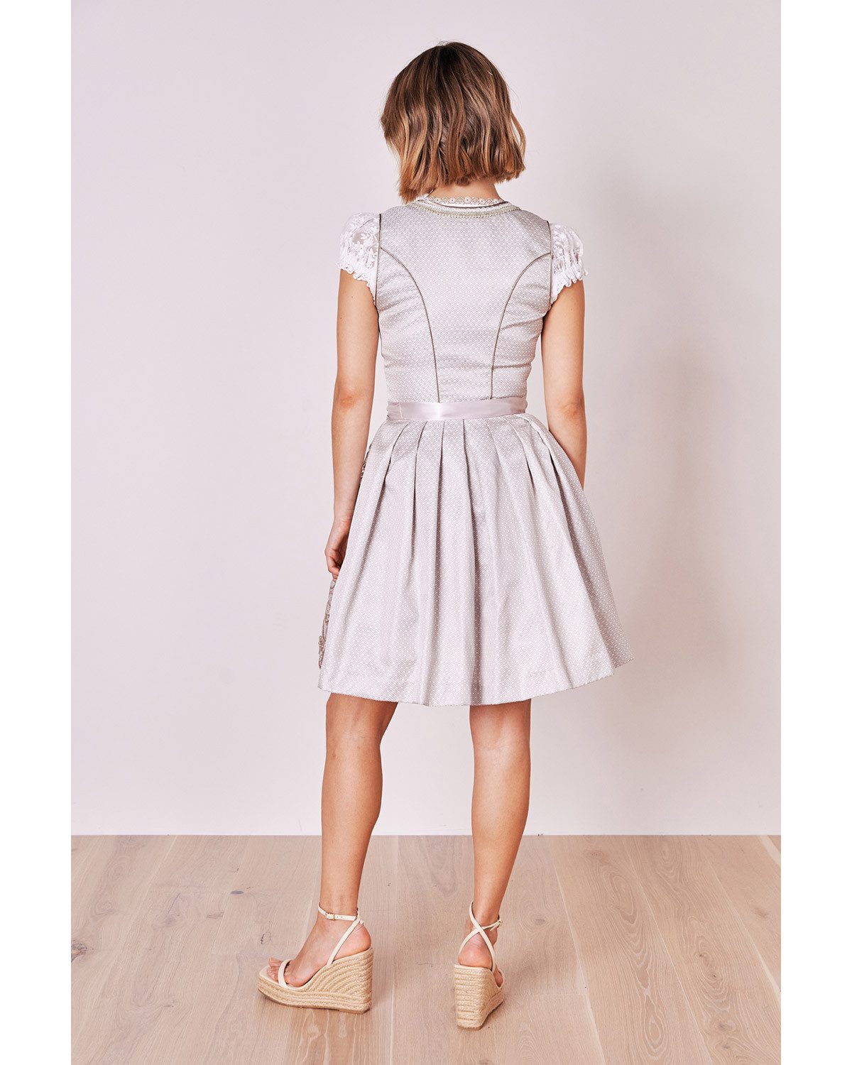 Krüger Madl Dirndl 'Vivien' mit Spitzenschürze 414867, Beige 50cm