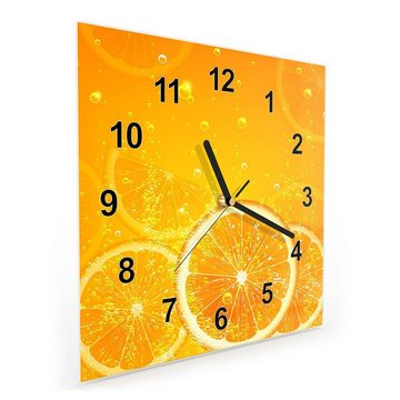 Primedeco Wanduhr Glasuhr Wanduhr Wandkunst Größe 30 x 30 cm mit Motiv Orangensaft mit Scheiben