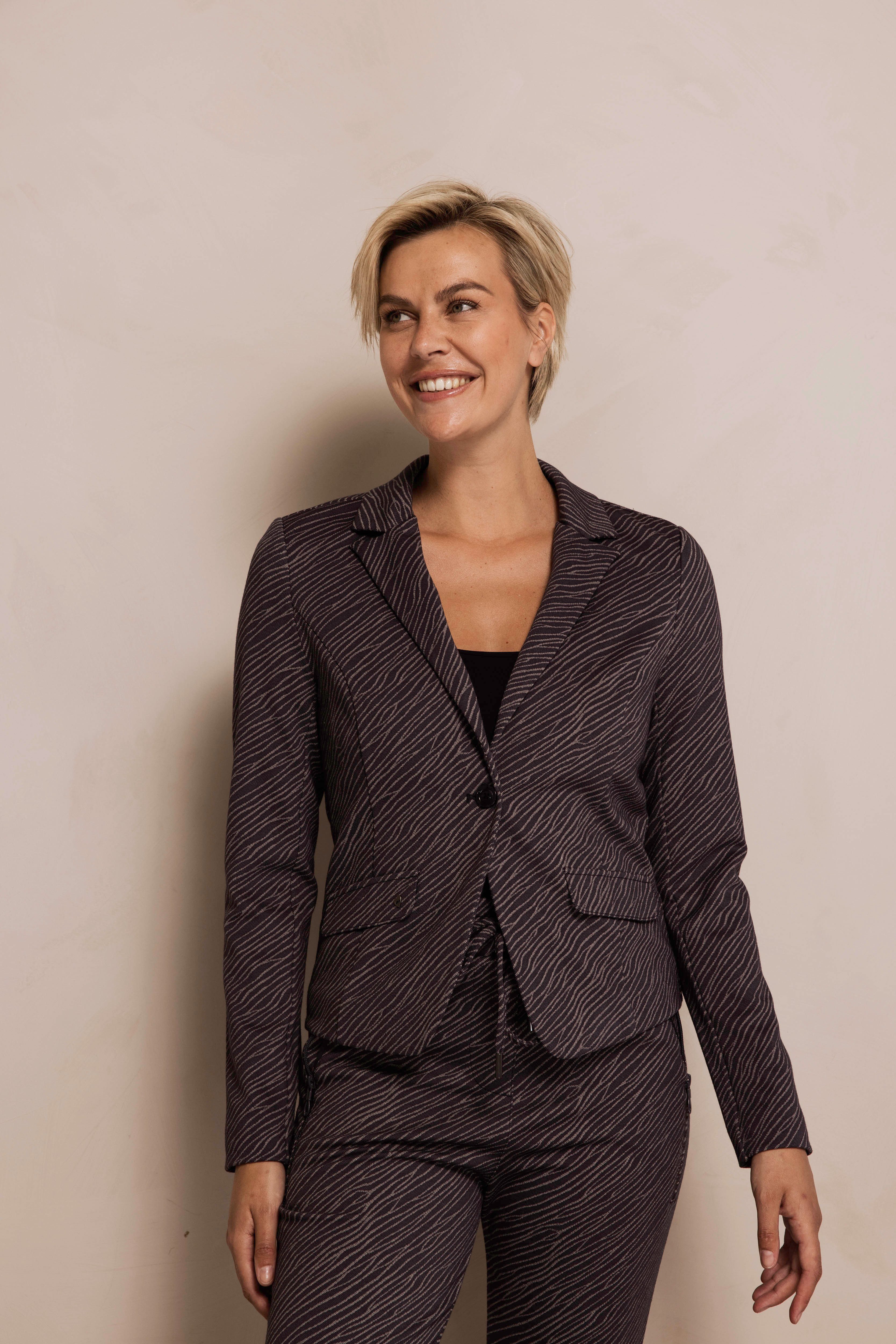 Zhrill Kurzblazer ZHBETSY grafisches Allover-Muster, tailliert günstig online kaufen