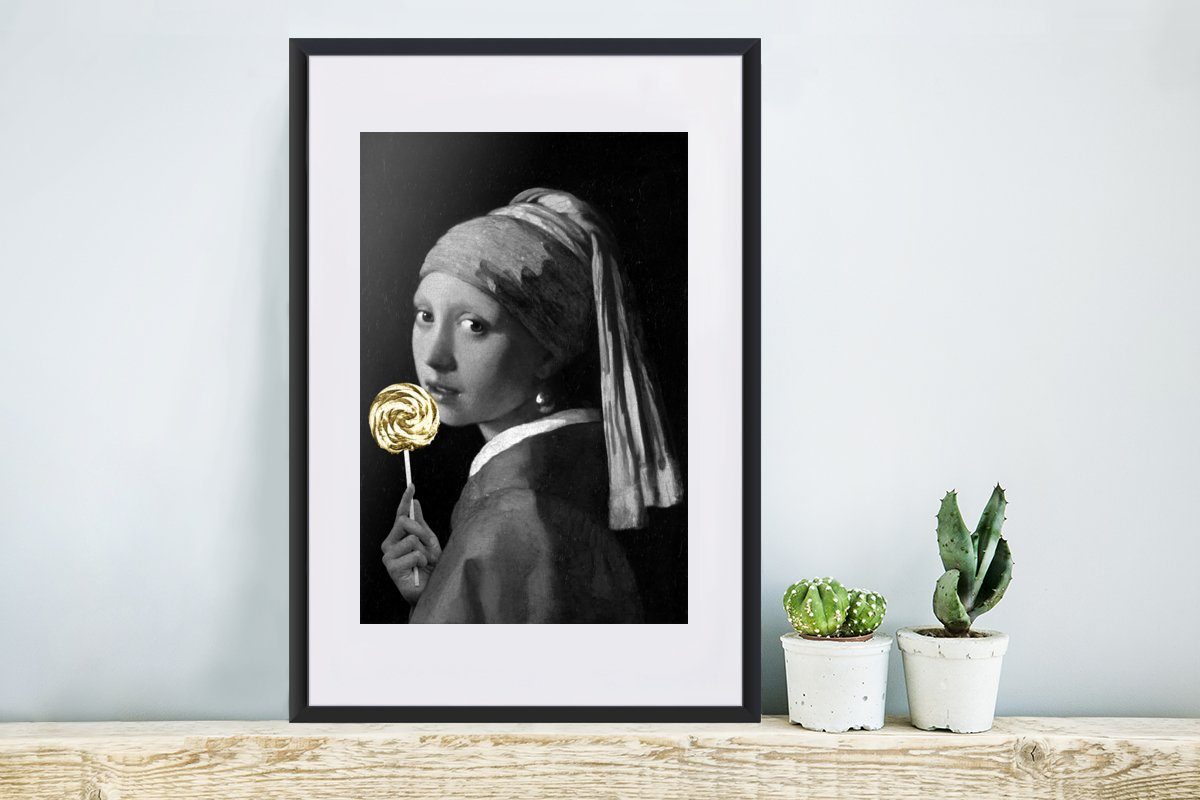 mit Kunstdruck, Bilderrahmen St), (1 Gerahmtes Rahmen, - - einem Lollipop Poster Mädchen MuchoWow Perlenohrring Johannes Schwarzem Gold, Poster, mit - Vermeer
