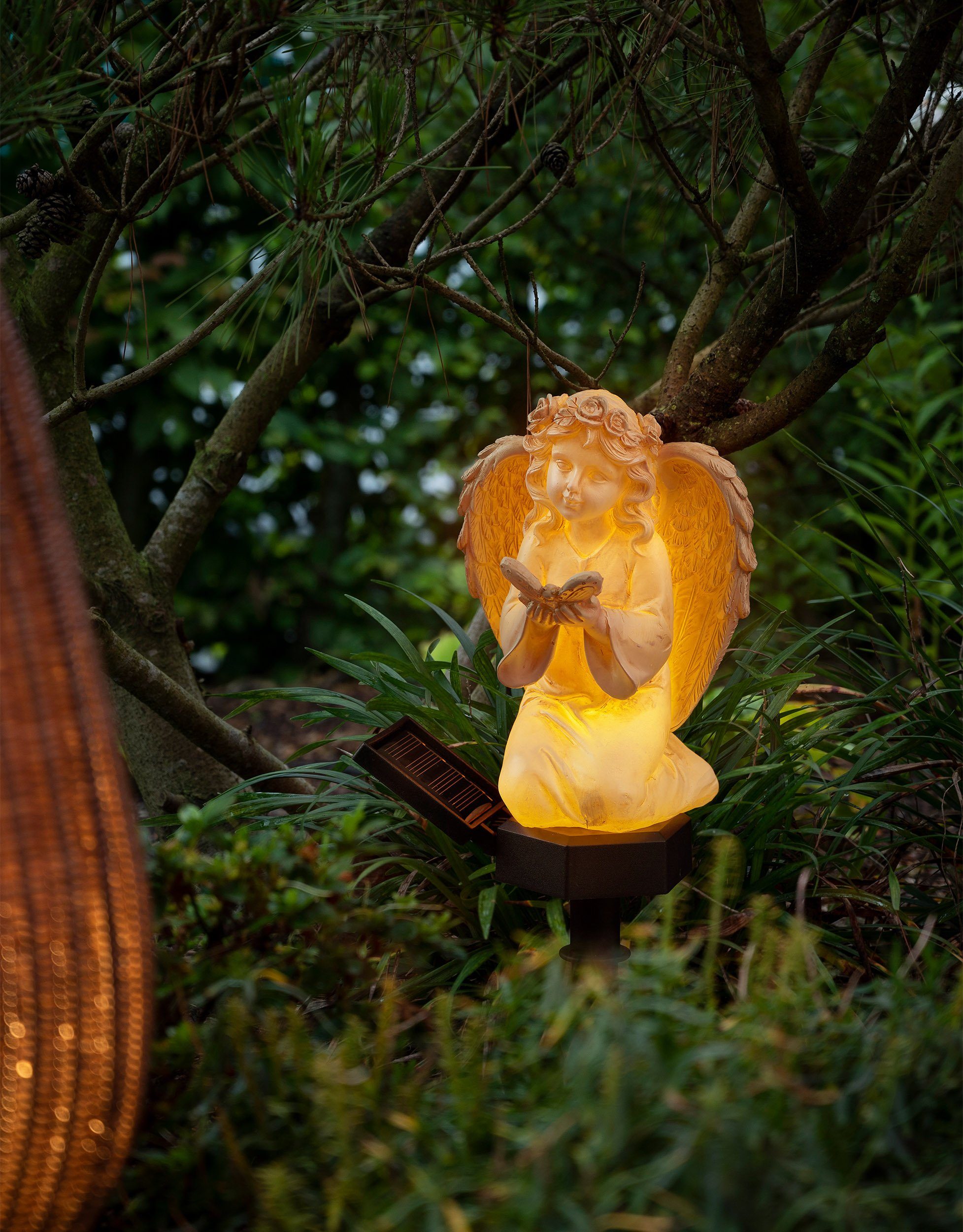 IC Gardenworld LED Solarleuchte Engel Figur mit Solar LED Licht, aus Kunststein gefertigt, LED fest integriert, Warm-weiß, inkl. Erdspieß – Bild 4 von 4