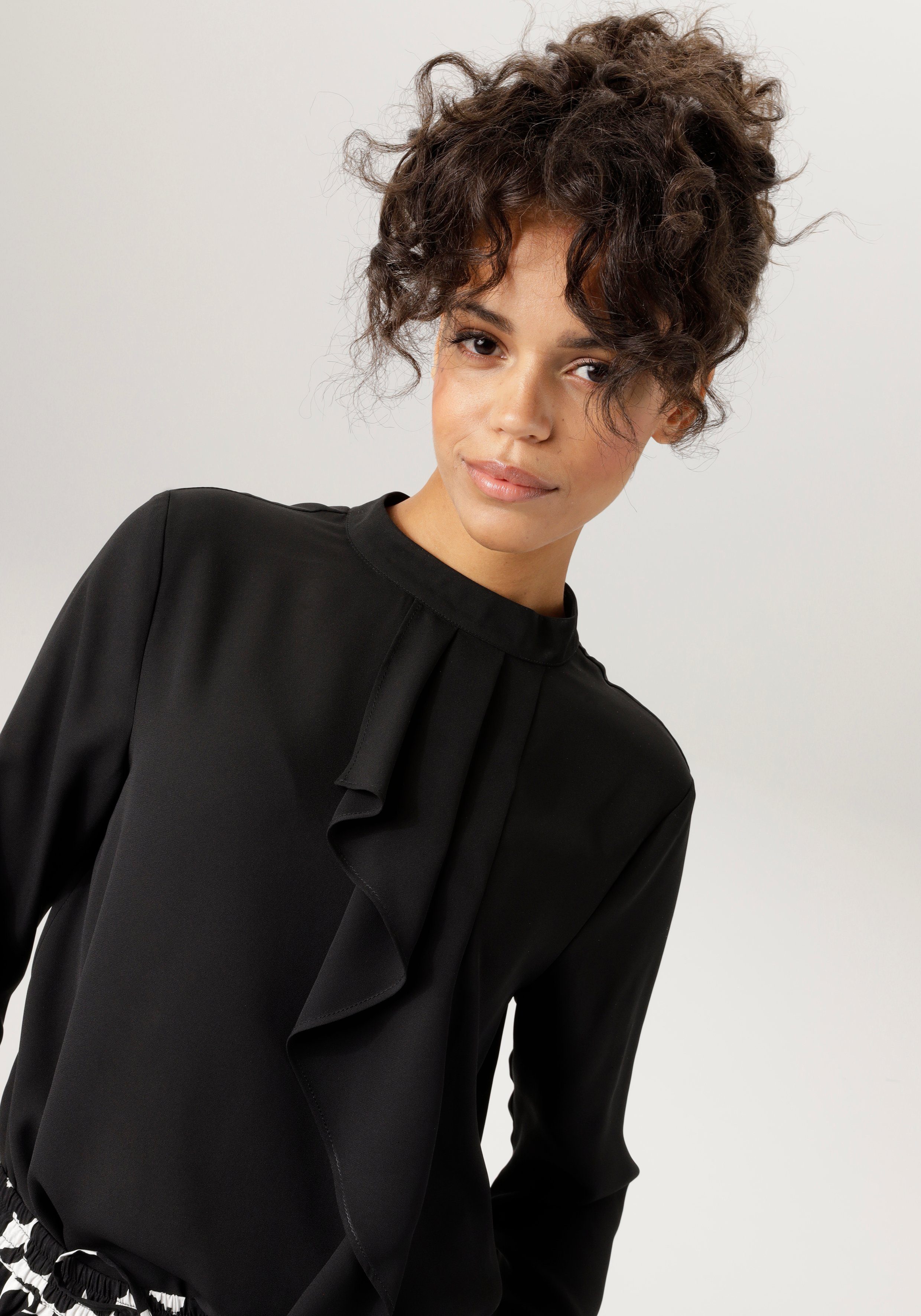 Aniston CASUAL Langarmbluse mit kleinem Volant im Vorderteil