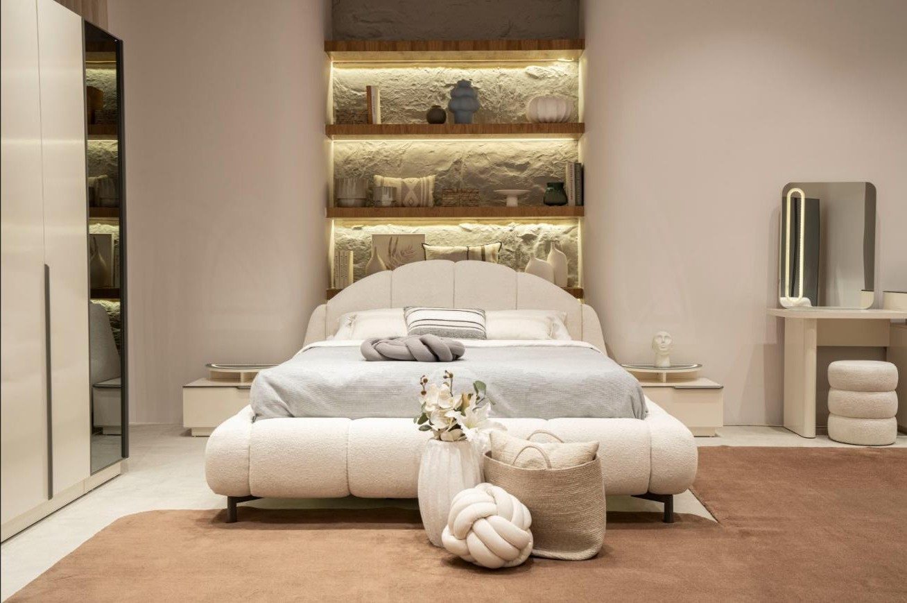 Schlafzimmer-Set Beiges Schlafzimmer Set mit Bett und 2 Nachttischen im modernen