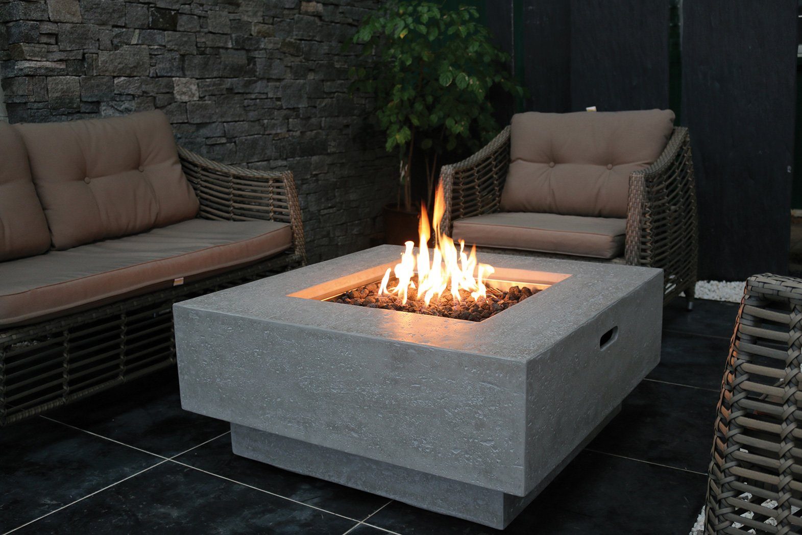 ELEMENTI Feuertisch Gasfeuerstelle "Raung" in Beton-Optik, modernes Design, langlebiges Produkt