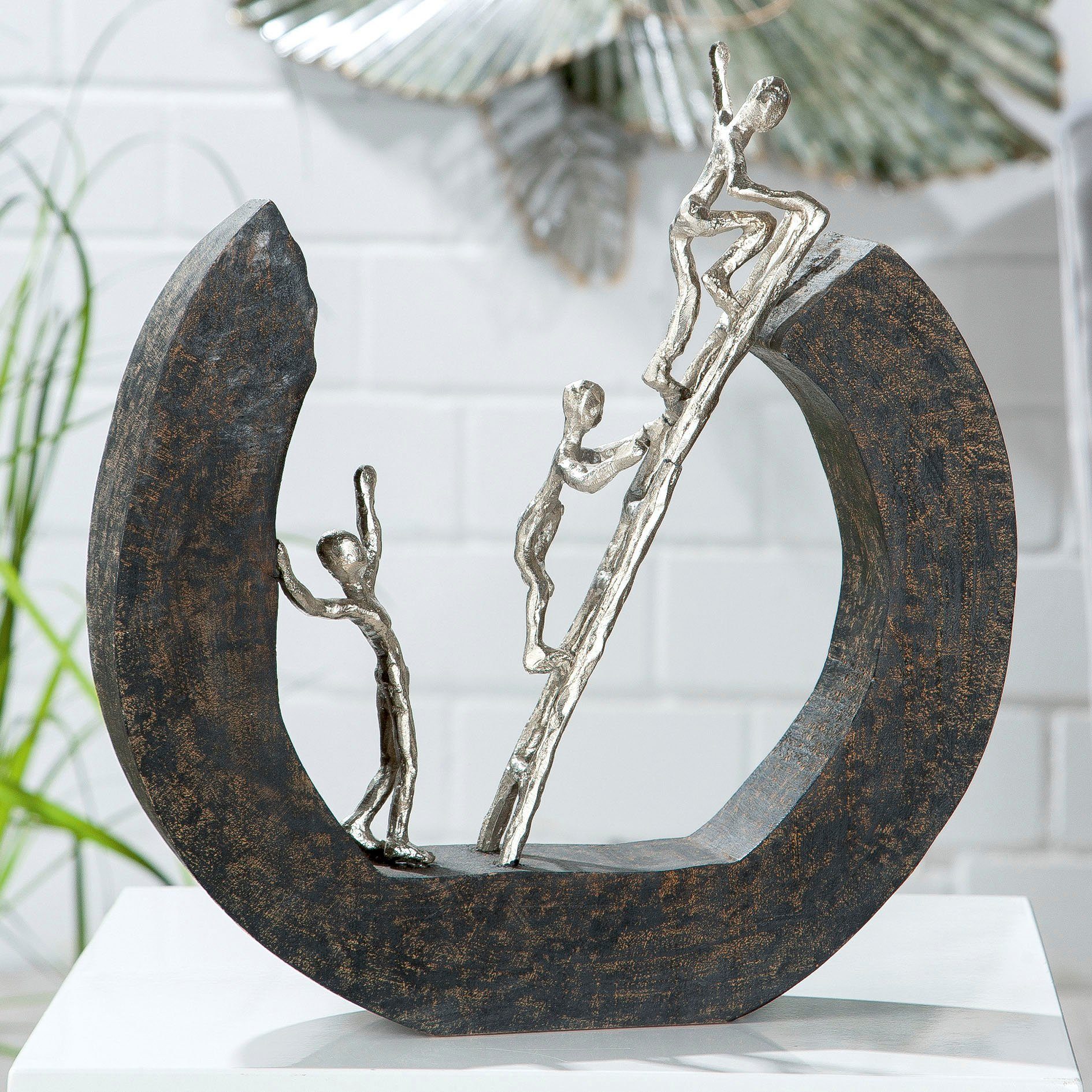cm, Dekofigur by 32 Wohnzimmer Casablanca & St), schwarz/silber aus Hinauf, Holz, Skulptur Metall Höhe Gilde Dekoobjekt, (1