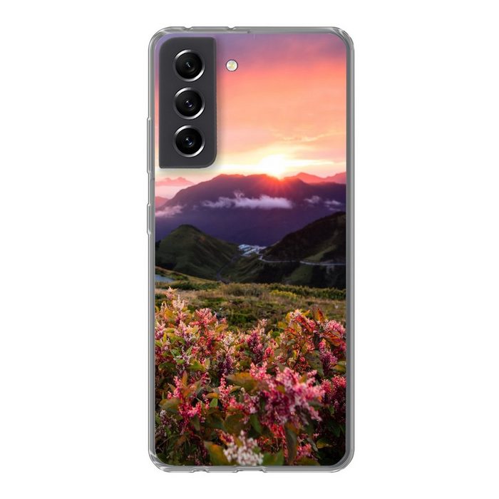 MuchoWow Handyhülle Blumen - Berge - Landschaft - Nacht - Himmel - Rosa Phone Case Handyhülle Samsung Galaxy S21 FE Silikon Schutzhülle