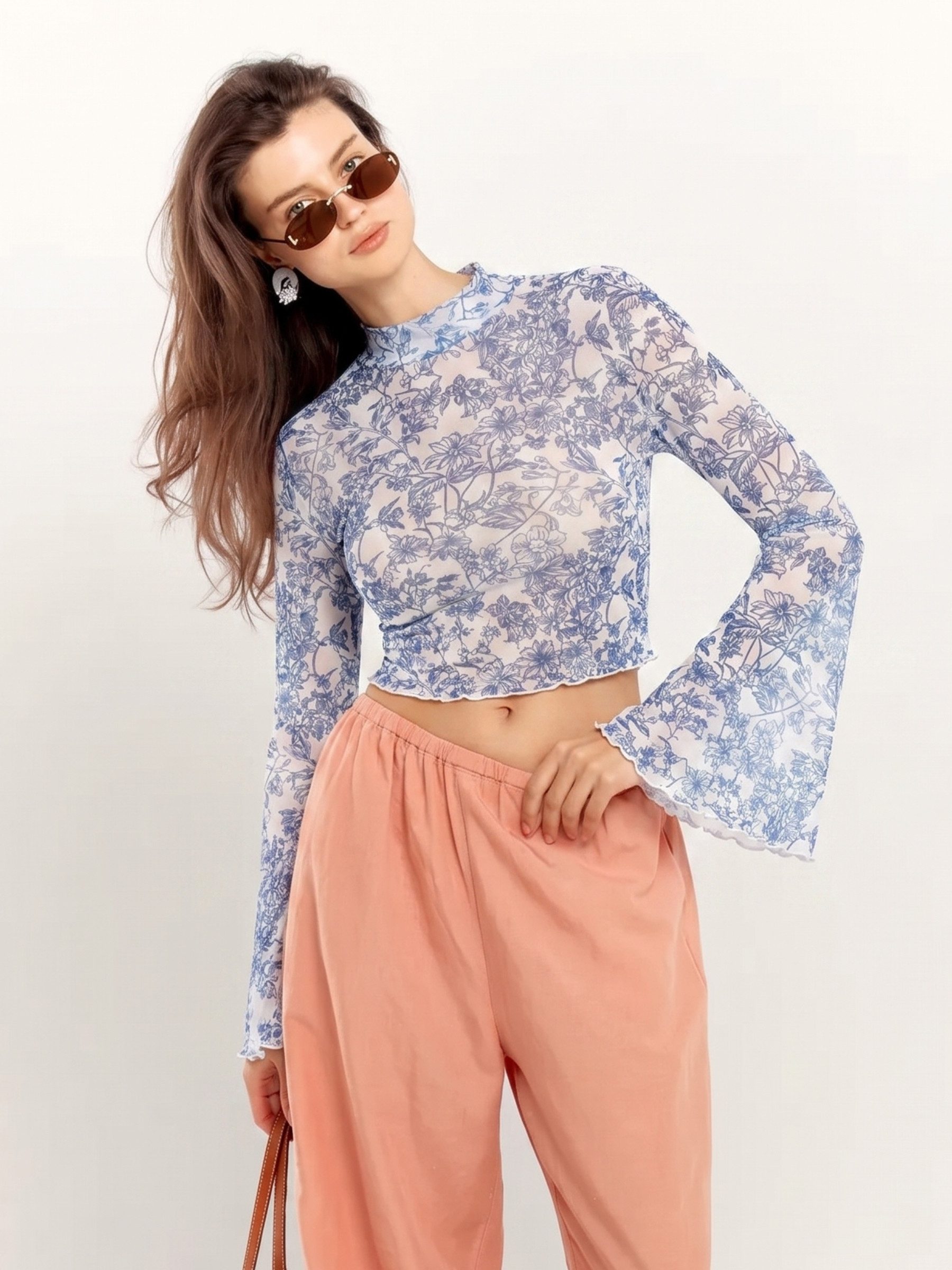 Elegant Love Langarmshirt Langarm Crop Top für Damen aus Netzstoff – Durchsichtiges Party-Top Bauchfreies Oberteil mit Blumenprint, Stehkragen und Trompetenärmeln