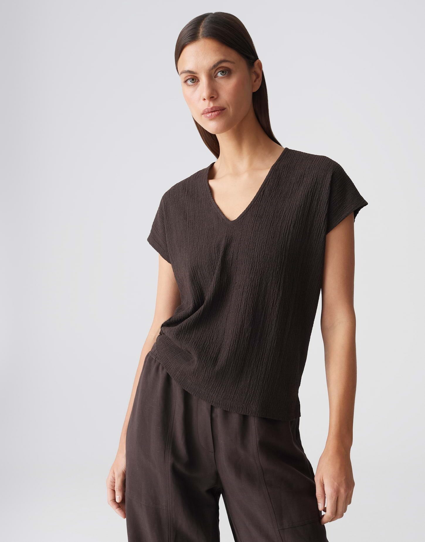 OPUS Kurzarmshirt Sirukus Structure Boxy Fit mit Crash Effekt fließender Fall. Perfekt für moderne, feminine Looks