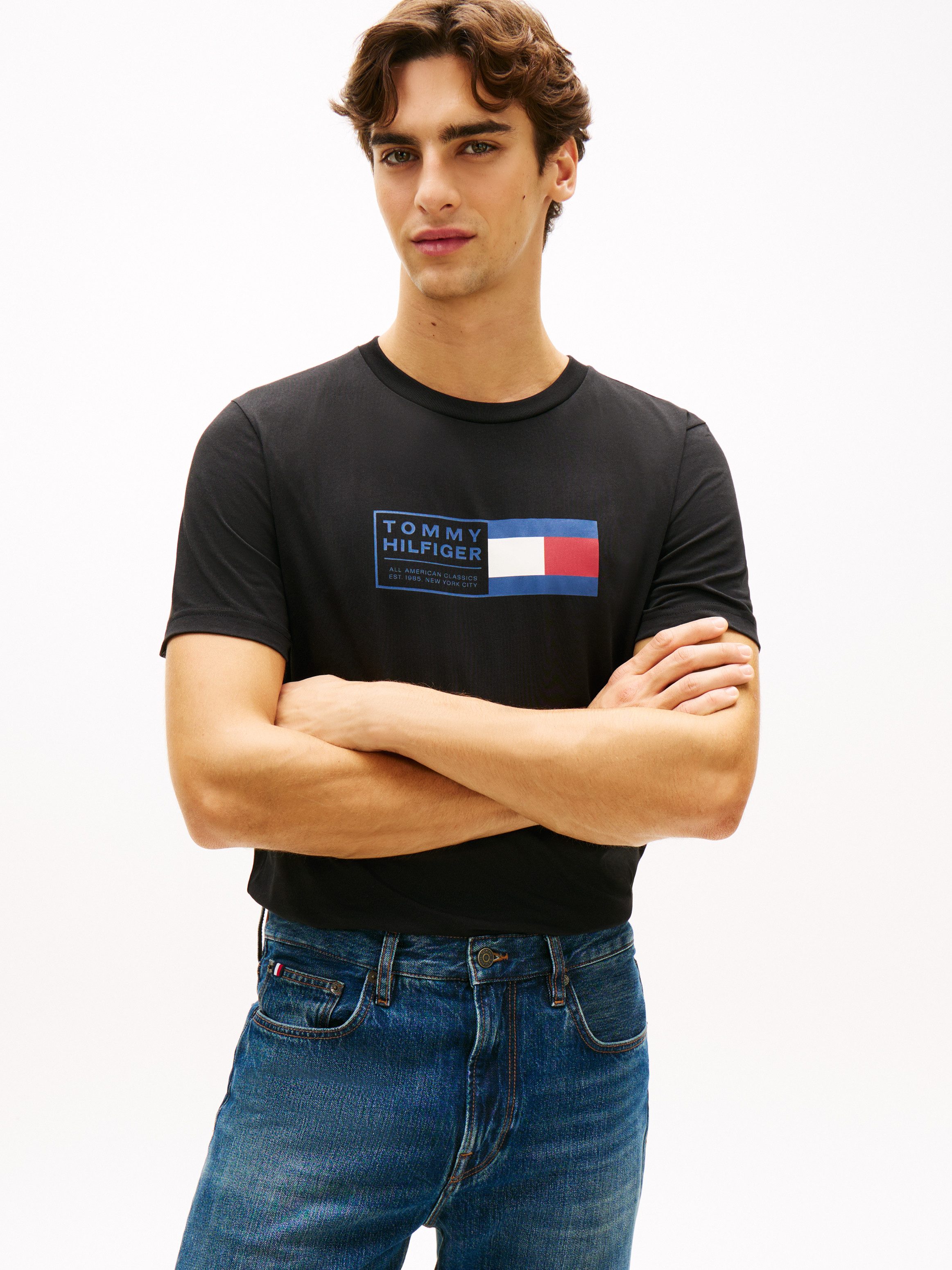 Tommy Hilfiger T-Shirt BRAND LOVE TEXT BOX regular fit, gerippter Rundhals günstig online kaufen