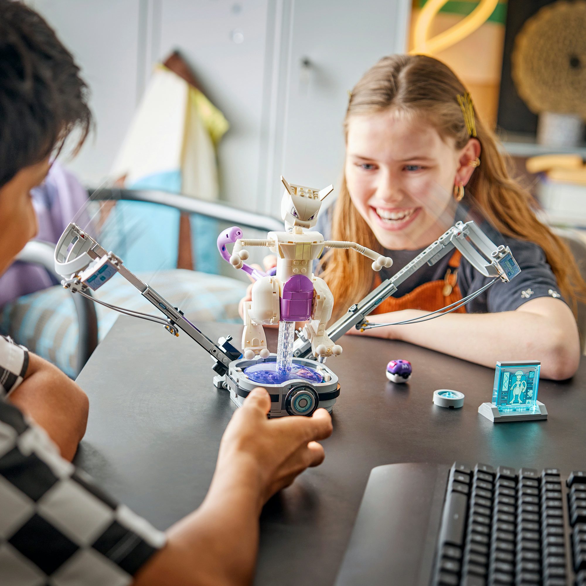 LEGO® SMART Play: Mewtus Ausbruch aus dem Labor (72163), LEGO Pokémon Konstruktionsspielsteine, (605 St), Mit SMART Brick kombatibel (nicht im Lieferumfang enthalten)