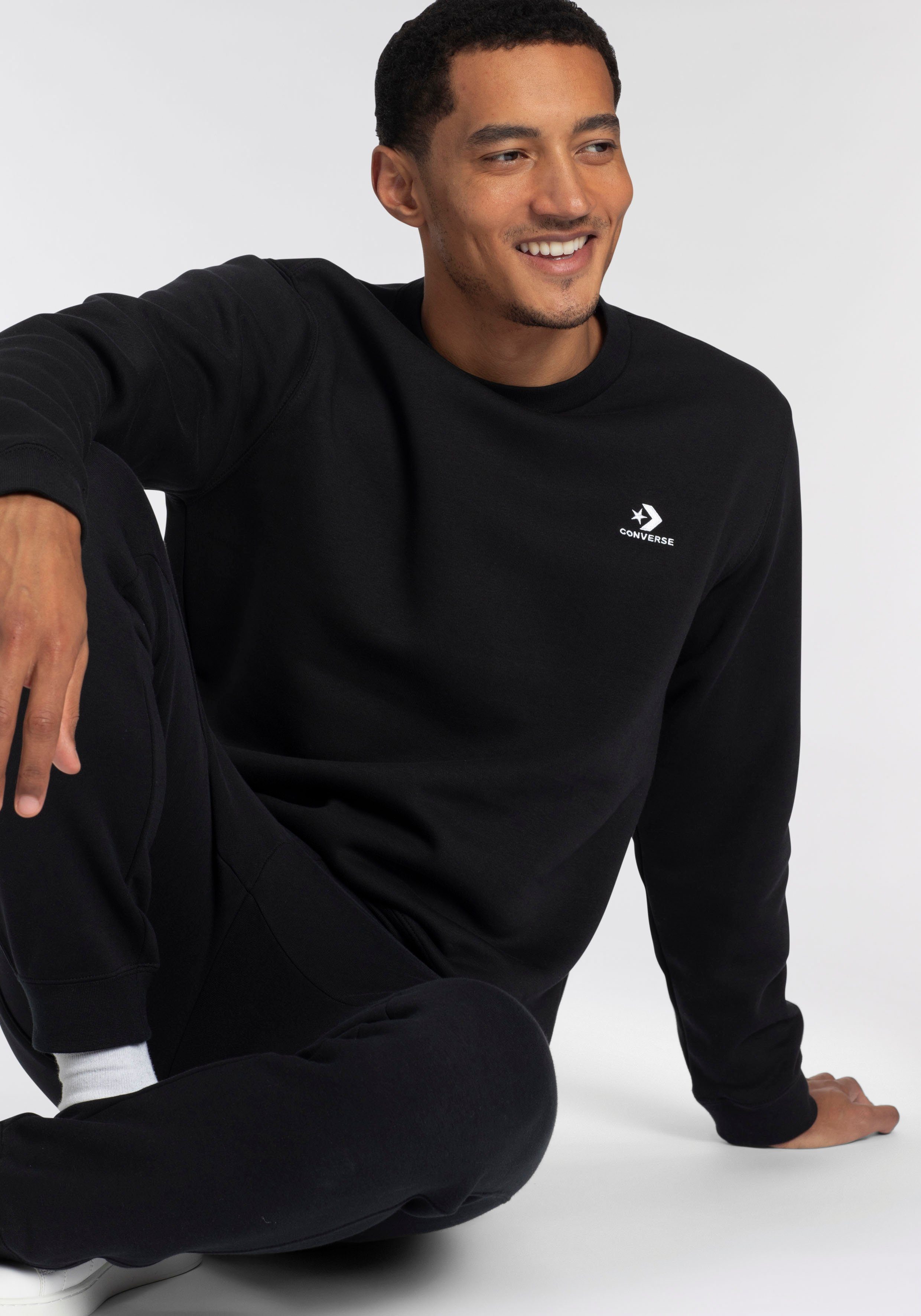Converse Sweatshirt GO-TO EMBROIDERED STAR CHEVRON BRUSHED BACK FLEECE CREW SWEATSHIRT mit Rundhalsausschnitt, aus angerauter Sweatware