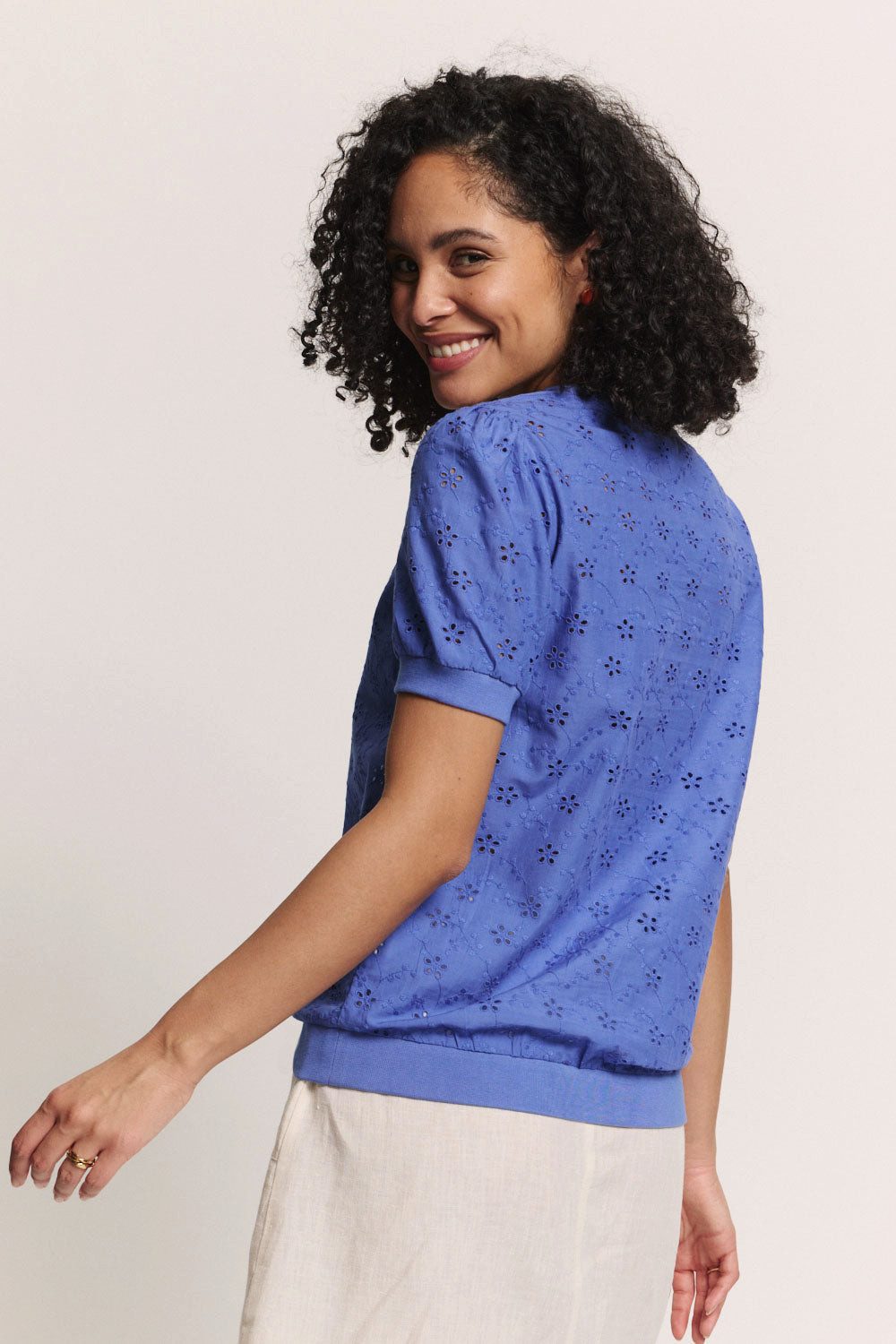 Tranquillo Blusenshirt Bluse Leeaa in Lace Optik aus Baumwolle GOTS-zertifizierte Bluse aus Bio-Baumwolle in Lace-Optik