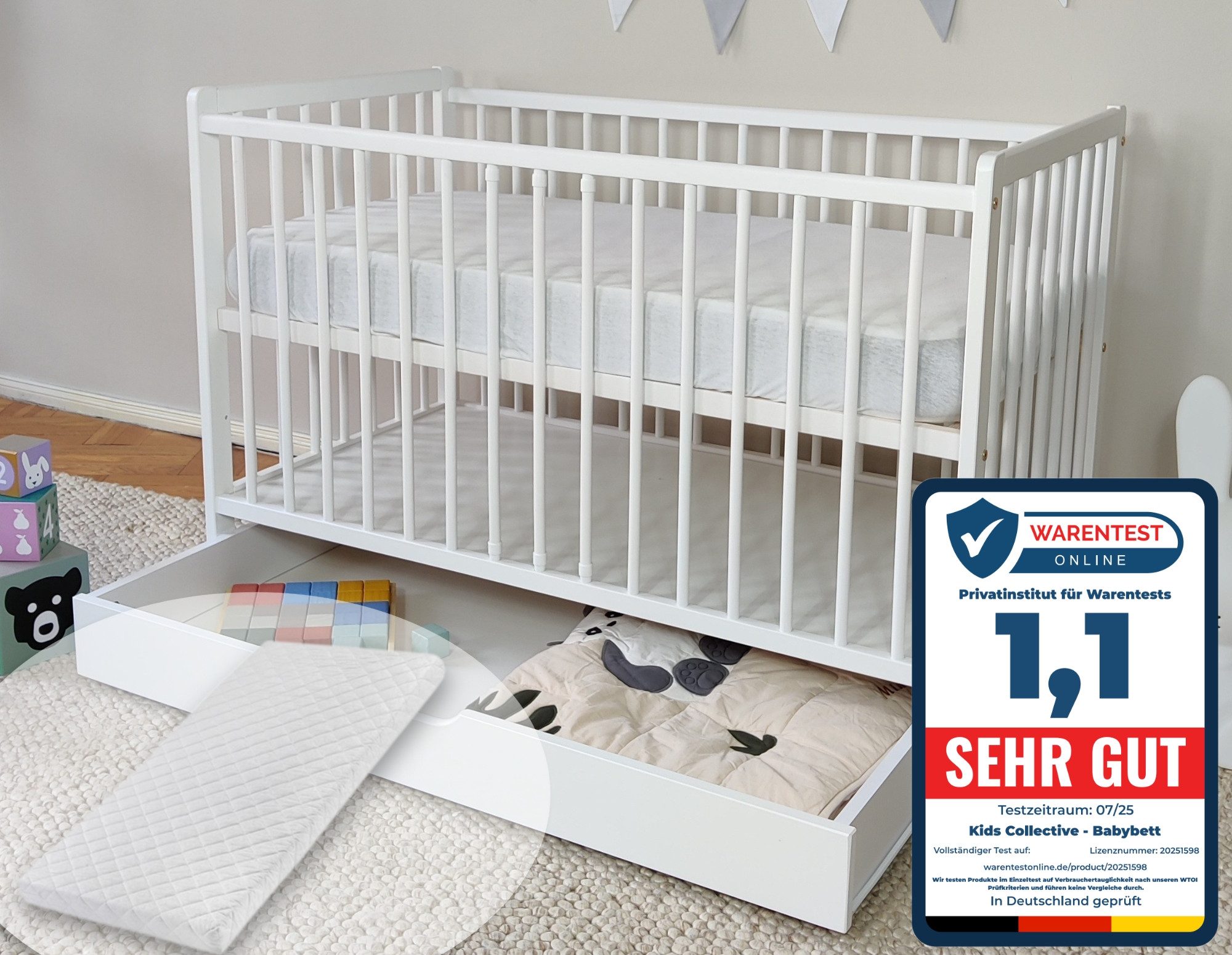 Kids Collective Babybett Kinderbett Gitterbett 60x120 cm Set mit Matratze & Schublade, höhenverstellbarer Lattenrost & abnehmbare Sprossen, weiß, Vollholz