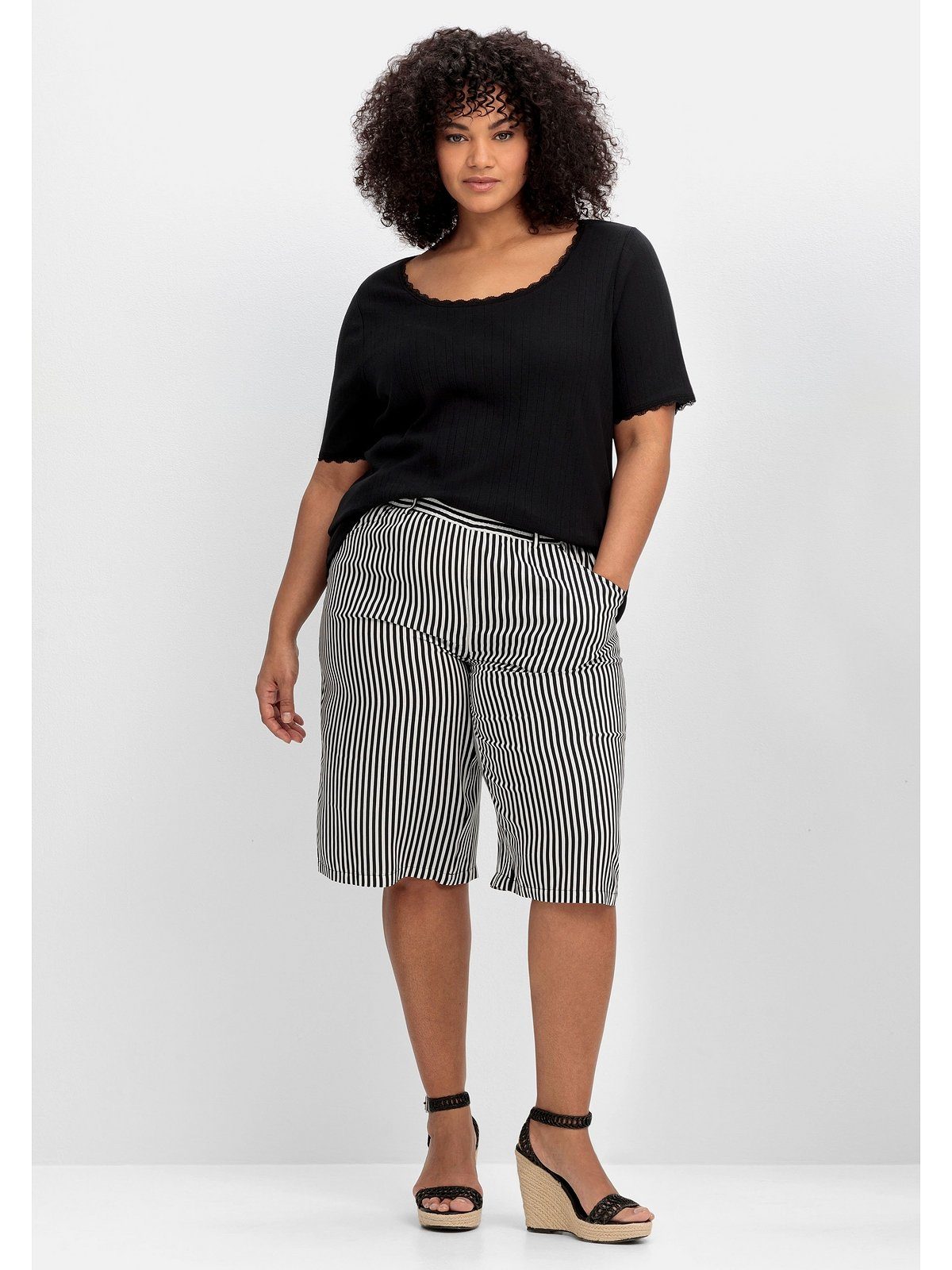 Sheego T-Shirt Große Größen mit Ajourmuster und Spitzendetails