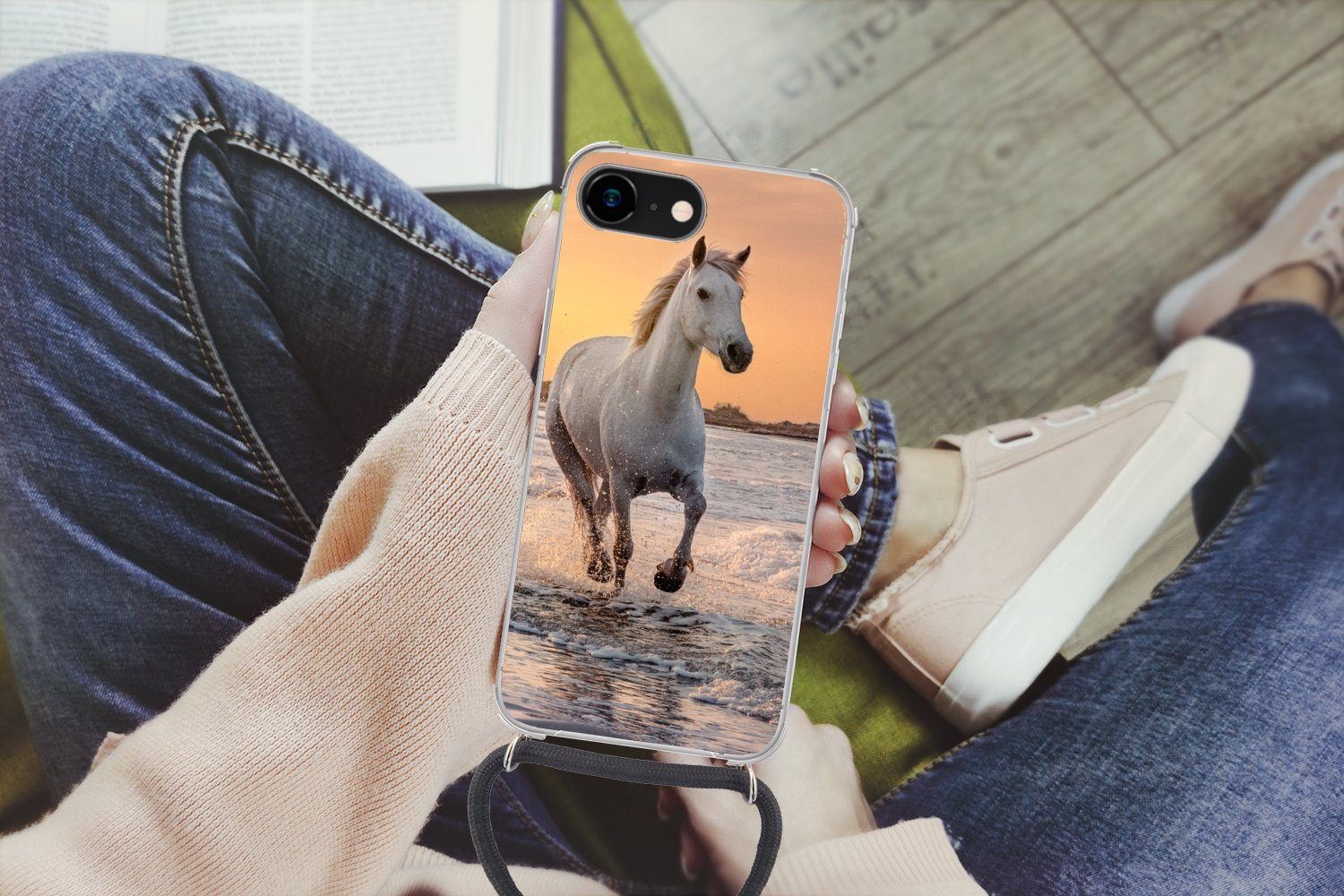 MuchoWow Handyhülle für Apple iPhone 7 Pferde - Sonne - Meer - Strand - Tiere, Tragbare Handyhüllen mit Kette zum umhängen, Handykette Handyband